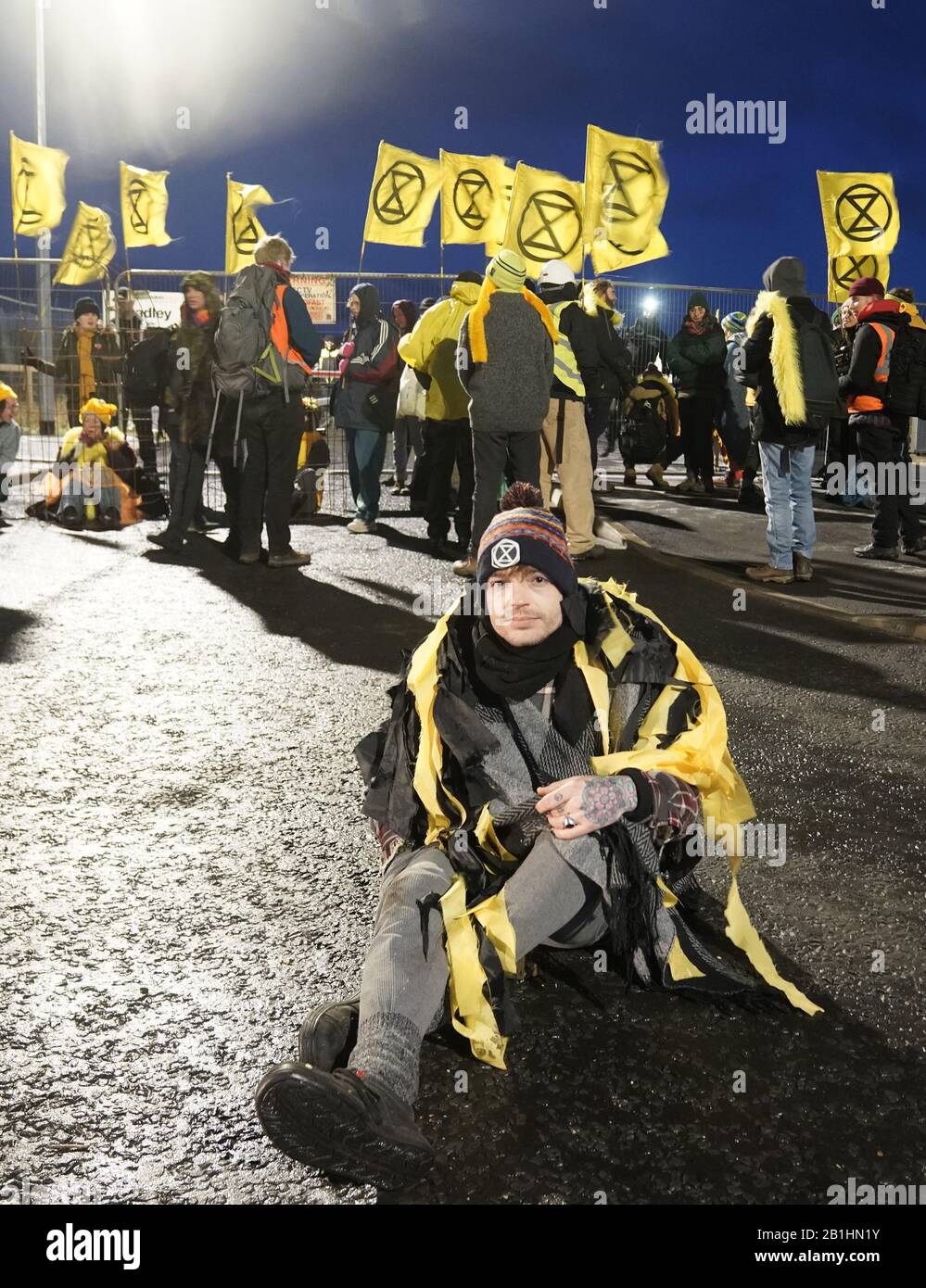 Demonstranten während einer Aktion Von Extinction Rebellion, um den Ausbau des Tagebaus Bradley im County Durham zu stoppen. Stockfoto