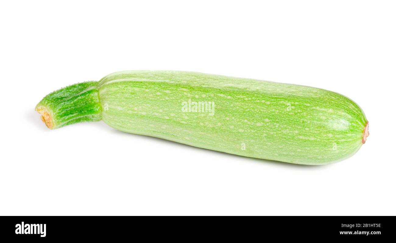 Ein grüner, frischer Zucchini isoliert auf weißem Hintergrund Stockfoto