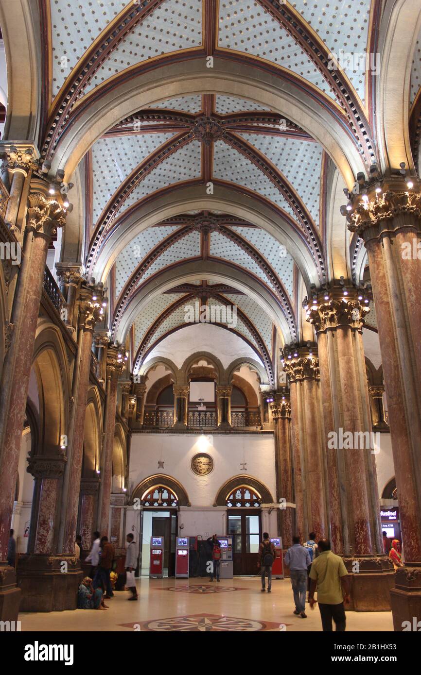 September 2019 In Mumbai, Maharashtra, Indien. Innenbereich von Chhatrapati Shivaji Maharaj Terminus oder Bahnhof Victoria Terminus und UNESCO-Weltkulturerbe Stockfoto