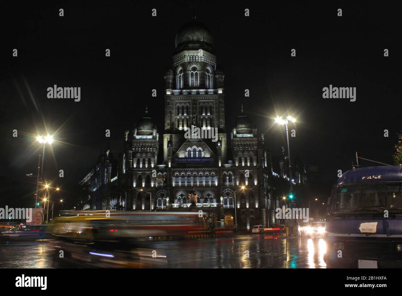 September 2019 In Mumbai, Maharashtra, Indien. Nachtansicht der städtischen Gesellschaft von Greater Mumbai, auch bekannt als Brihanmumbai Municipal Corporation Stockfoto