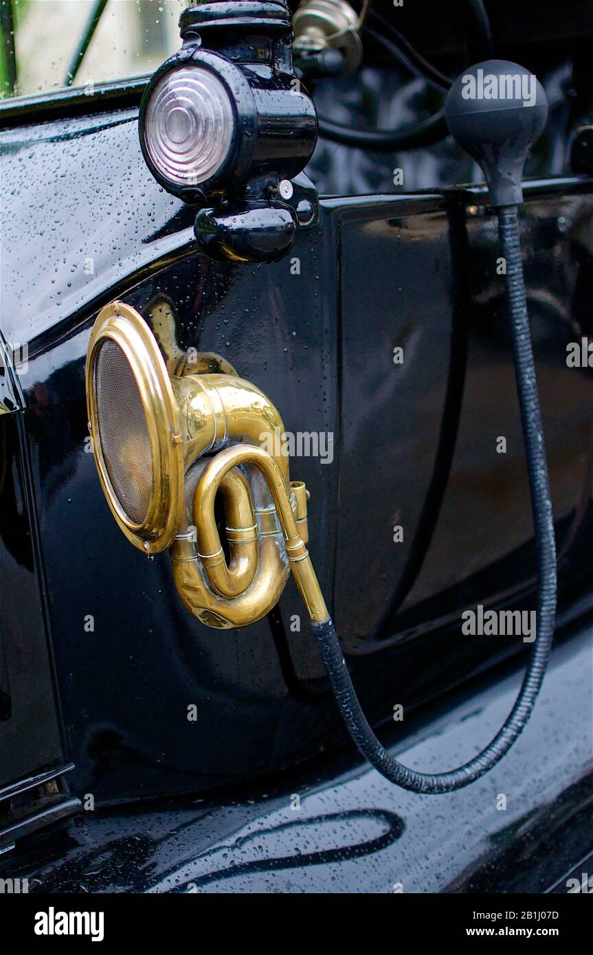 Oldtimer Messinghorn des alten Zeitfahrzeugs Stockfoto