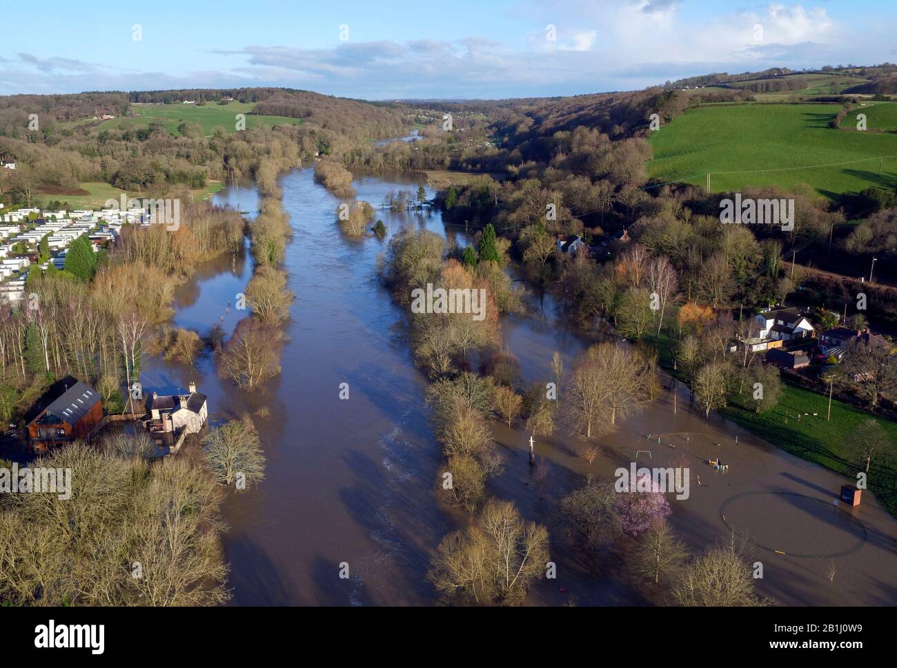 Überschwemmungen in Bewdley, Worcestershire, da der Fluss Severn weiterhin hoch ist, mit Warnungen vor weiteren Überschwemmungen in ganz Großbritannien. Stockfoto