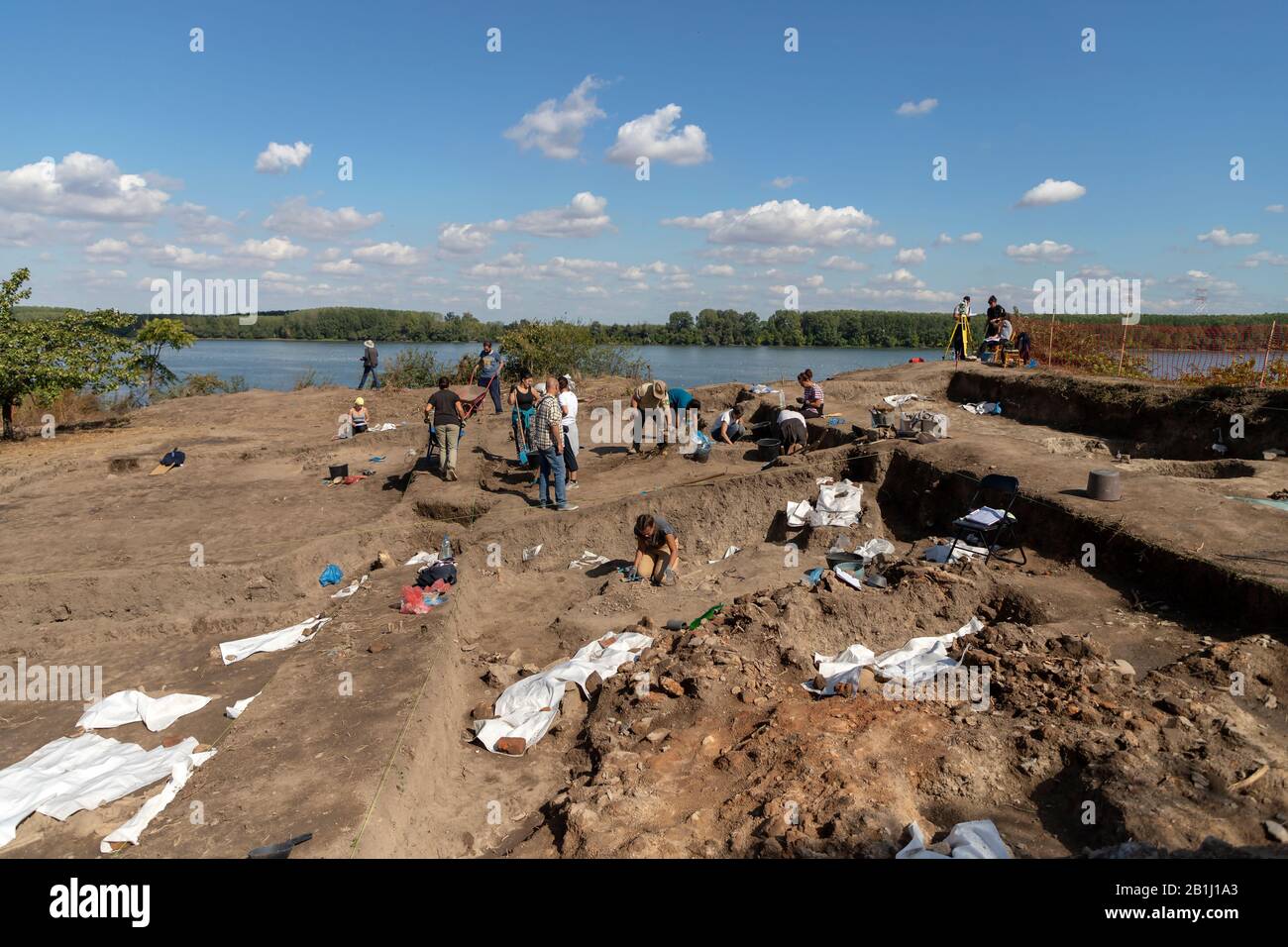 Vinča, Serbien, 27. Sep 2019: Archäologen arbeiten an archäologischen Ausgrabungen Stockfoto