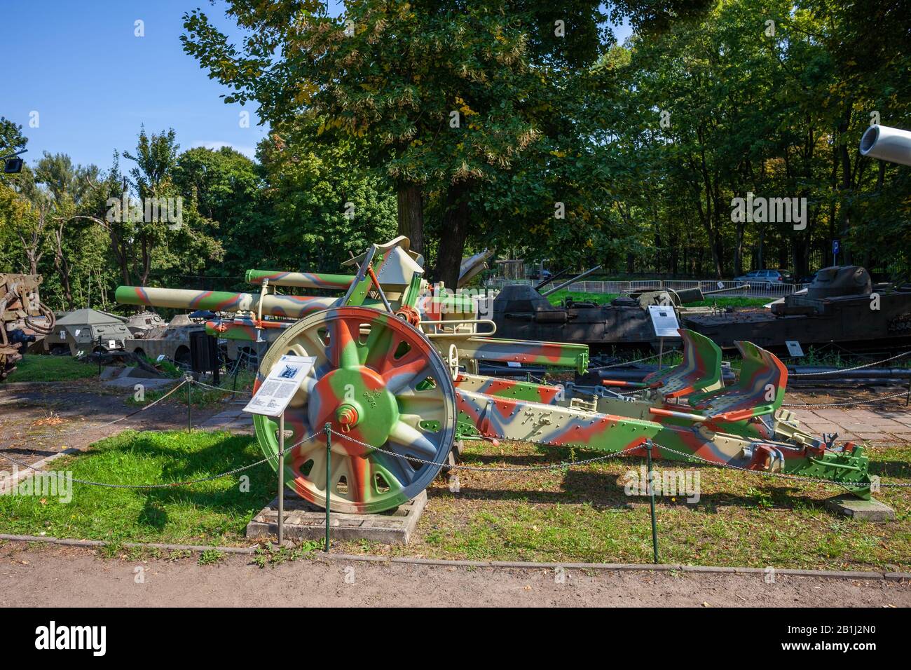10,5 cm leFH 18M deutscher Lichtfeldheubitzer (Lichte Feldhaubitze) im polnischen Armeemuseum in Warschau, Polen Stockfoto
