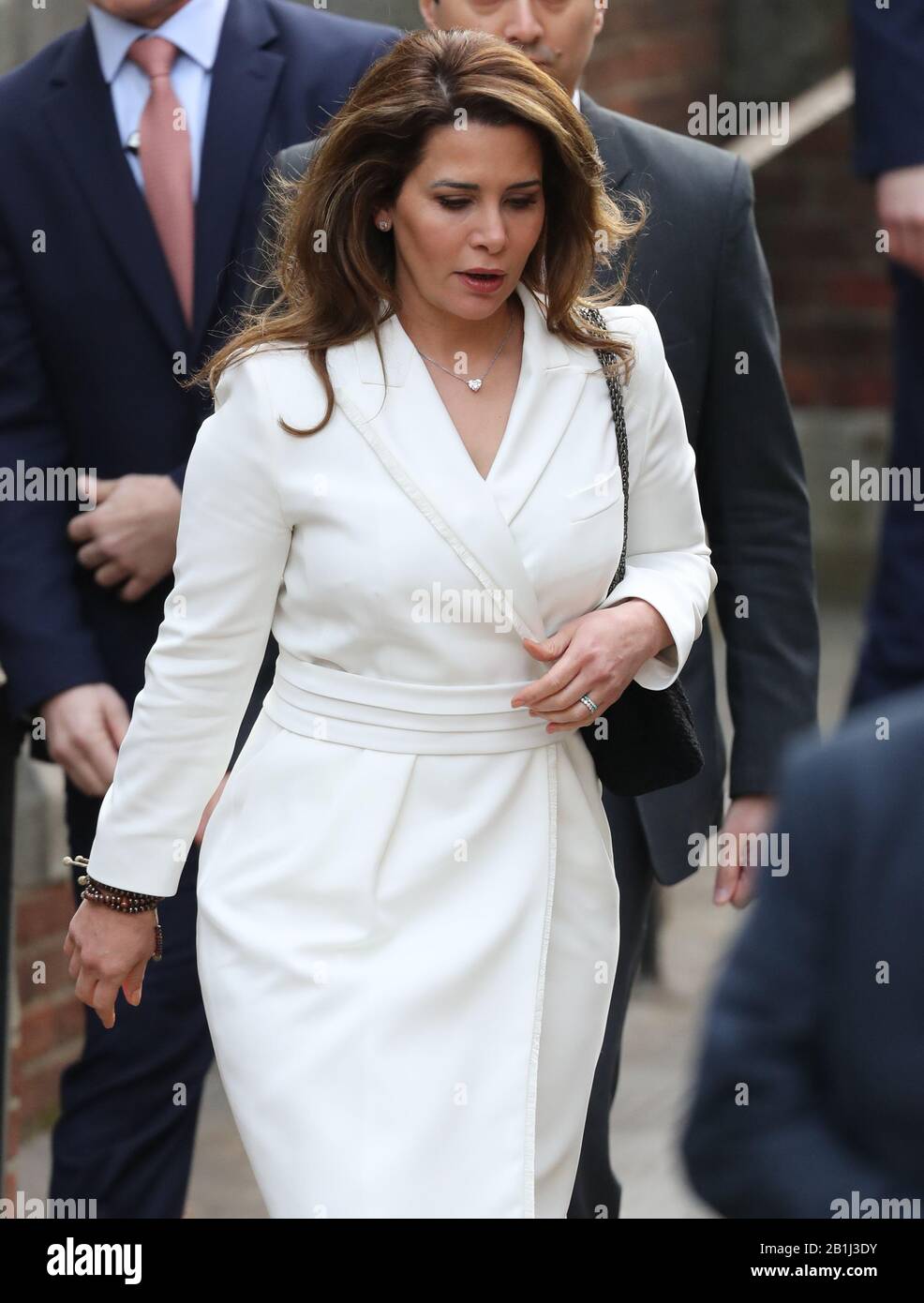 Prinzessin Haya Bint Al Hussein kommt am Eingang des Glockenhofes der Royal Courts of Justice in London an, um die letzte Anhörung in der Schlacht Am High Court zwischen dem Machthaber von Dubai und seiner entfremdeten Frau über ihre Kinder zu erhalten. Stockfoto