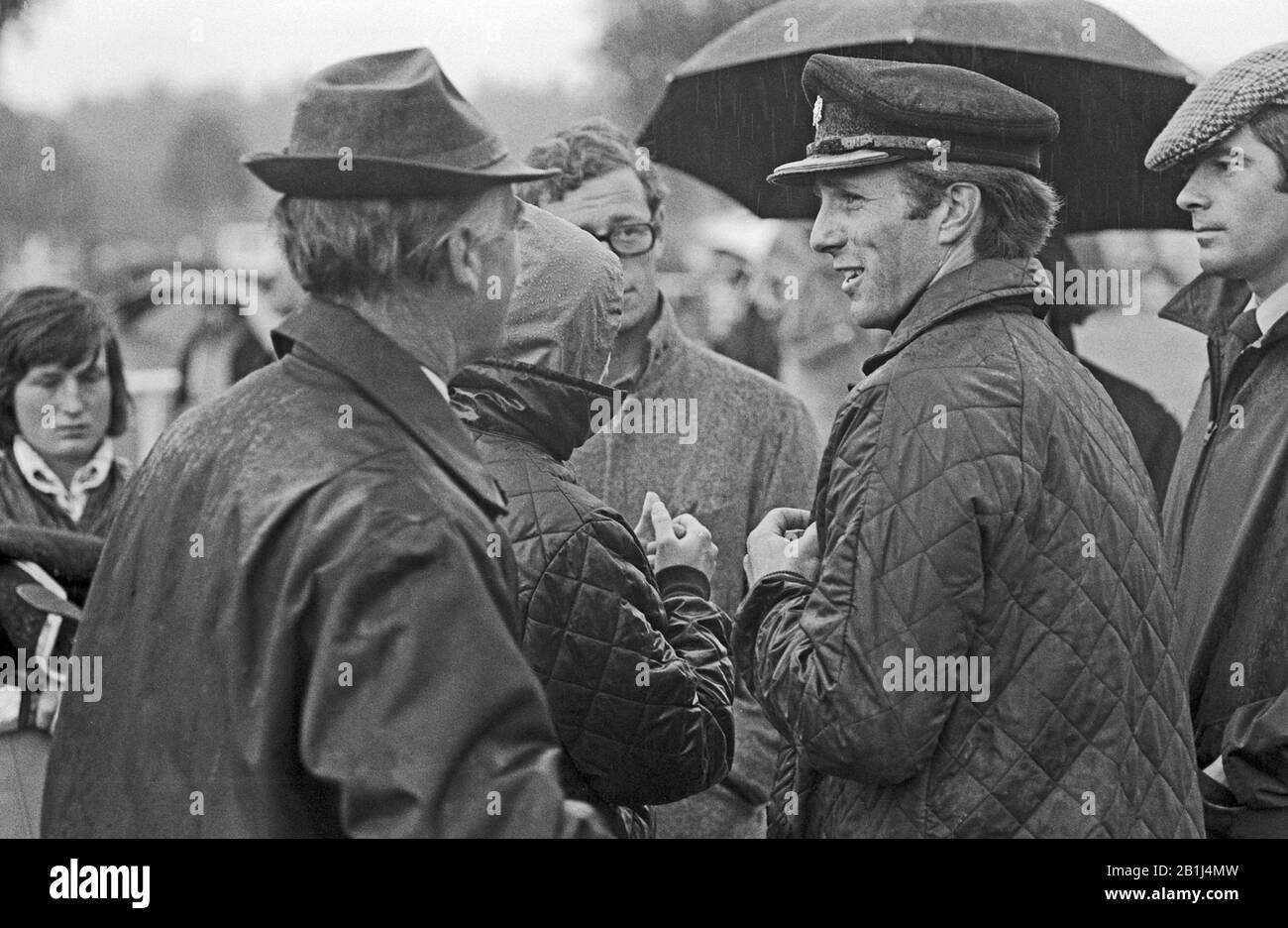 Prinzessin Anne, Tochter von Königin Elizabeth II., mit Ehemann Mark Phillips bei einem Reitsport-Turnier in Hamburg, Deutschland um 1980. Anne, Prinzessin Royal aus Großbritannien und Ehemann Mark Phillips anlässlich einer Pferderennungsveranstaltung in Hamburg, Deutschland um 1980. Stockfoto