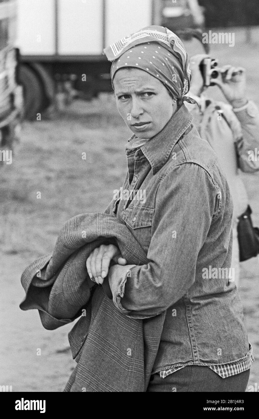 Prinzessin Anne, Tochter von Königin Elizabeth II., bei einem Reitsport-Turnier in Hamburg, Deutschland um 1980. Anne, Prinzessin Royal von Großbritannien bei einer Gartenveranstaltung in Hamburg, Deutschland um 1980. Stockfoto