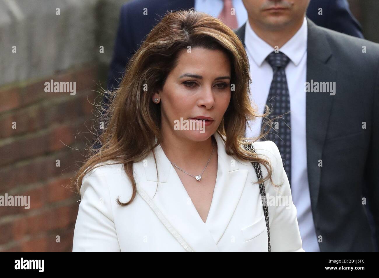Prinzessin Haya Bint Al Hussein kommt am Eingang des Glockenhofes der Royal Courts of Justice in London an, um die letzte Anhörung in der Schlacht Am High Court zwischen dem Machthaber von Dubai und seiner entfremdeten Frau über ihre Kinder zu erhalten. Stockfoto