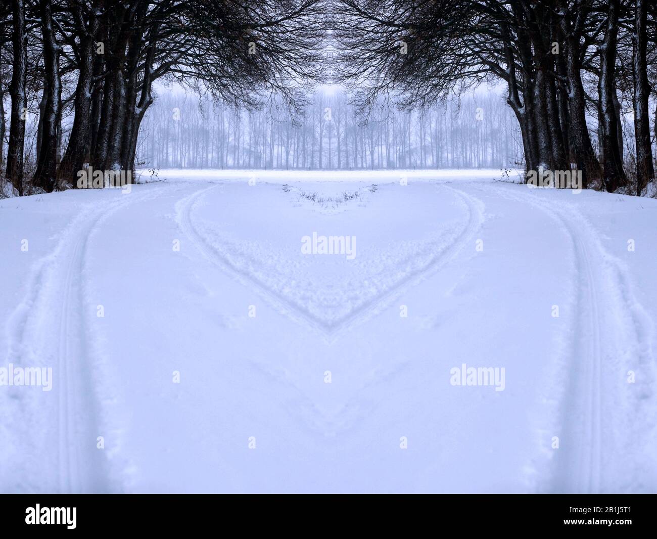In diesem Doppelbild bildet sich im Schnee ein Herz Stockfoto