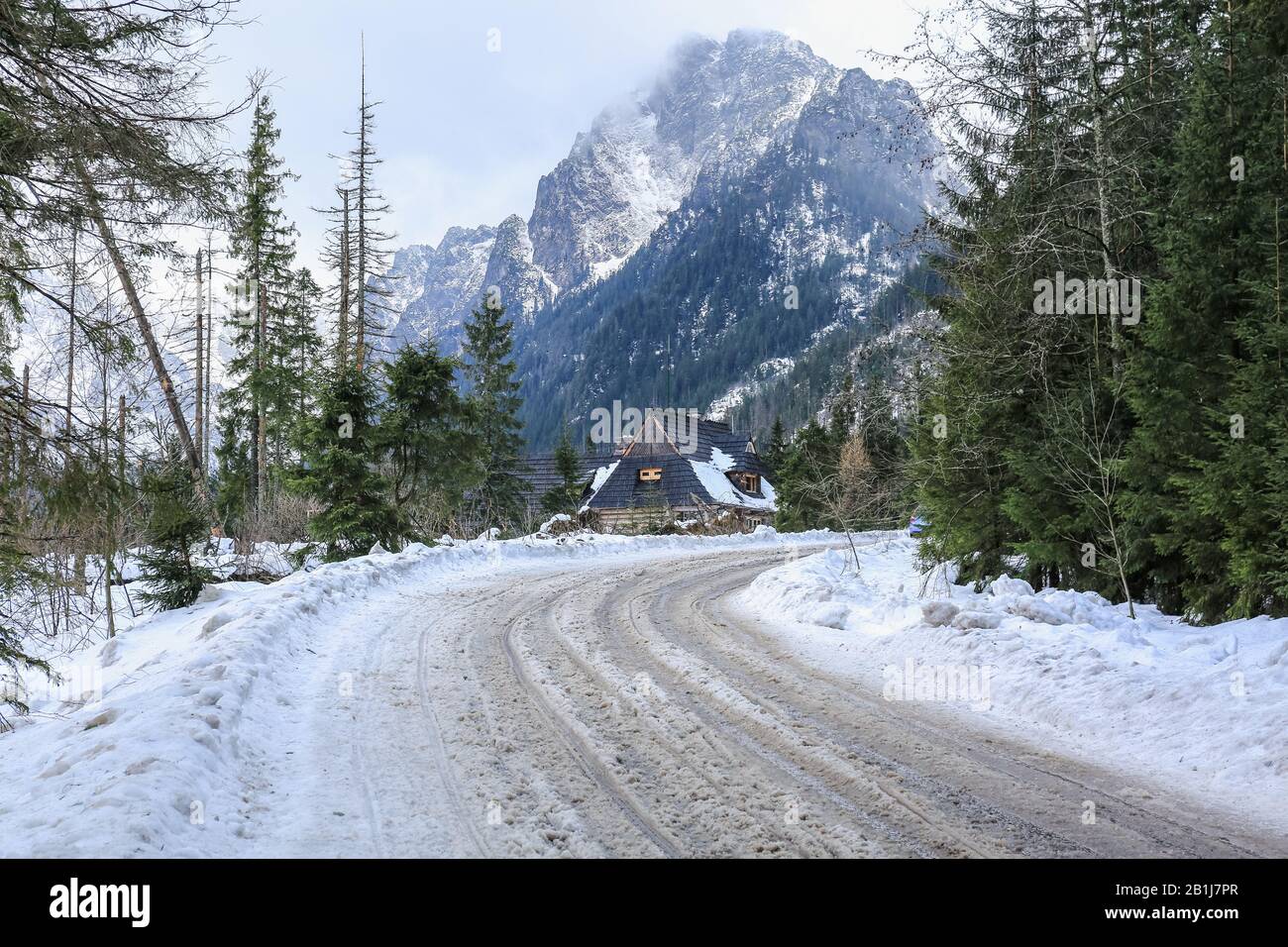 Zakopane, Polen, 31. Januar 2020. Straße zum Morskie Oko Lake in den Tatra Mountains. Kredit: Waldemar-Sikora Stockfoto