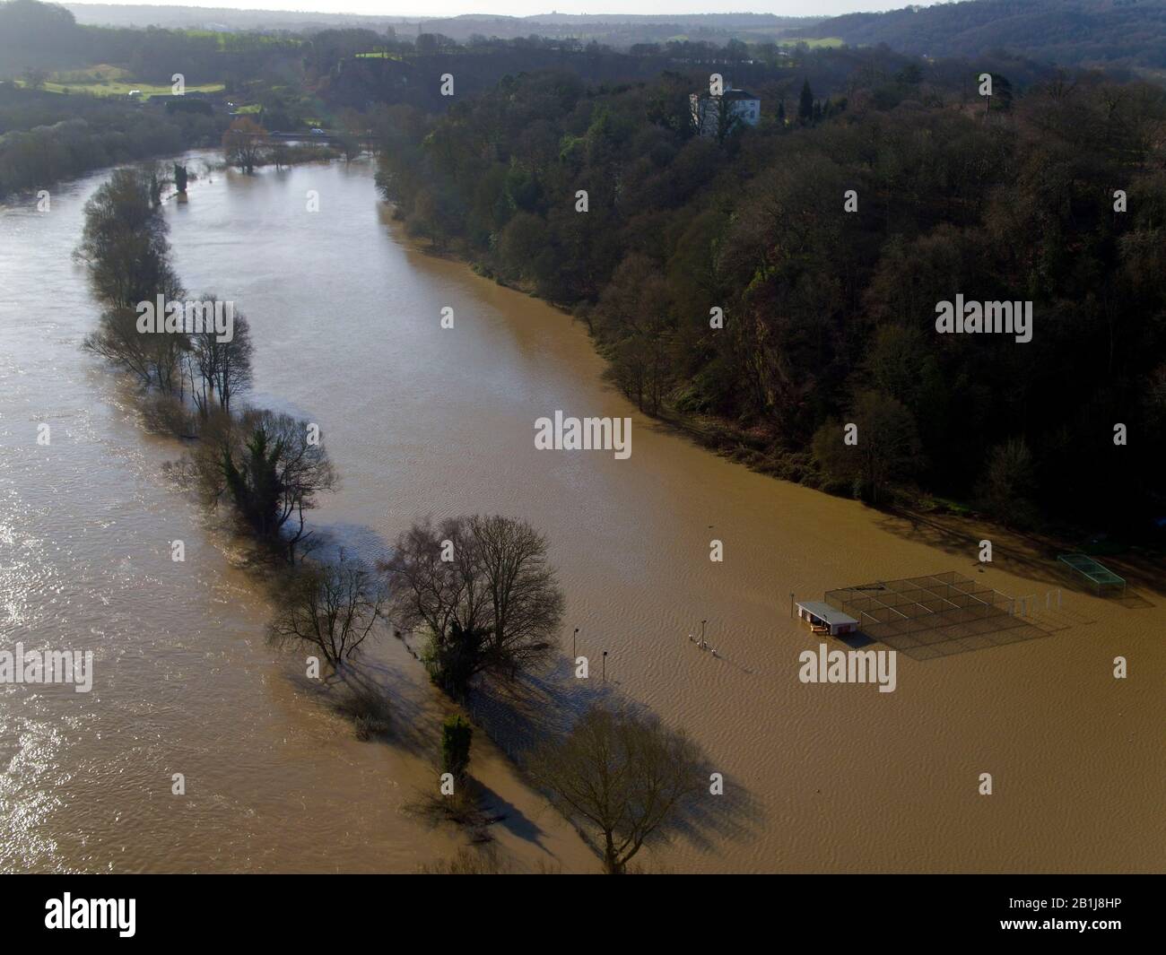 Überschwemmungen in Bewdley, Worcestershire, da der Fluss Severn weiterhin hoch ist, mit Warnungen vor weiteren Überschwemmungen in ganz Großbritannien. Stockfoto