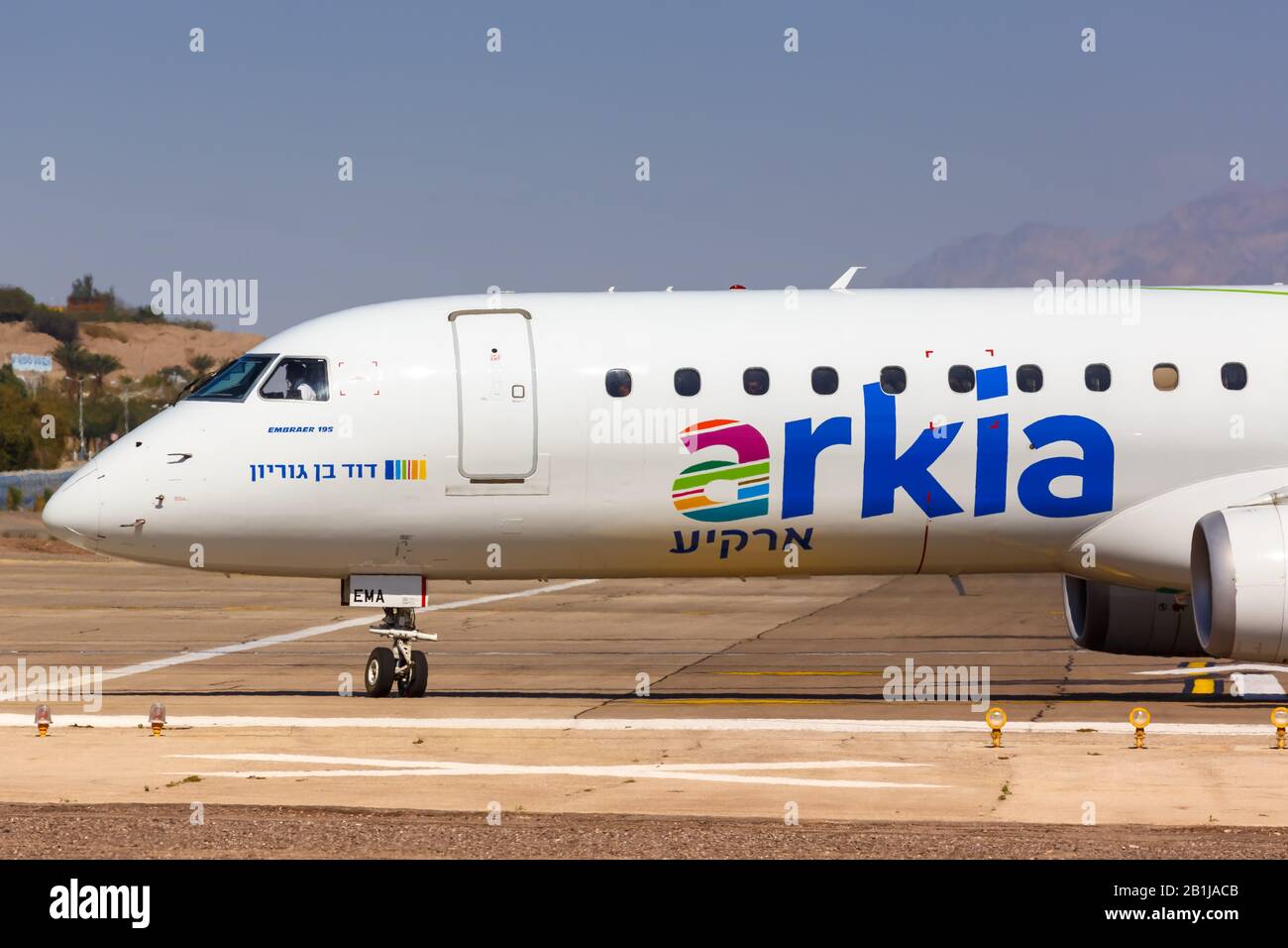 Eilat, Israel - 20. Februar 2019: Arkia Embraer 195 Flugzeug am Flughafen Eilat (ETH) in Israel. Stockfoto