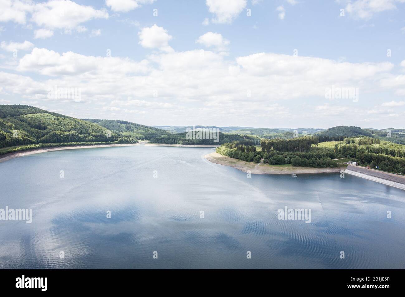 Bigge Staudamm in der Nähe von Attendorn im Sommer Stockfoto