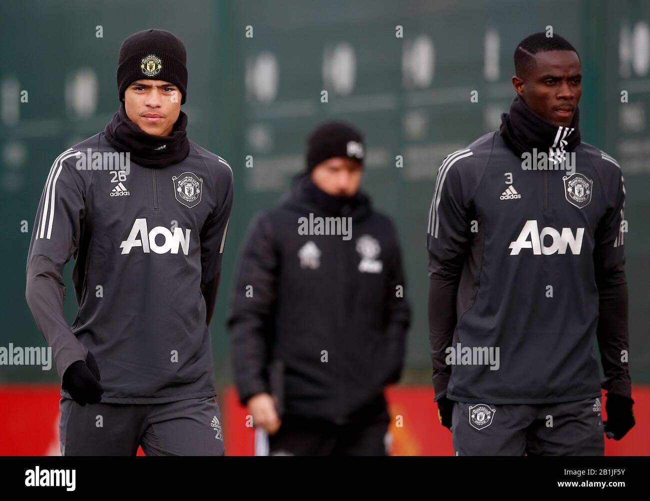 Mason Greenwood (links) von Manchester United und Eric Bailly (rechts) während der Trainingseinheit im Aon Training Complex, Manchester. Stockfoto