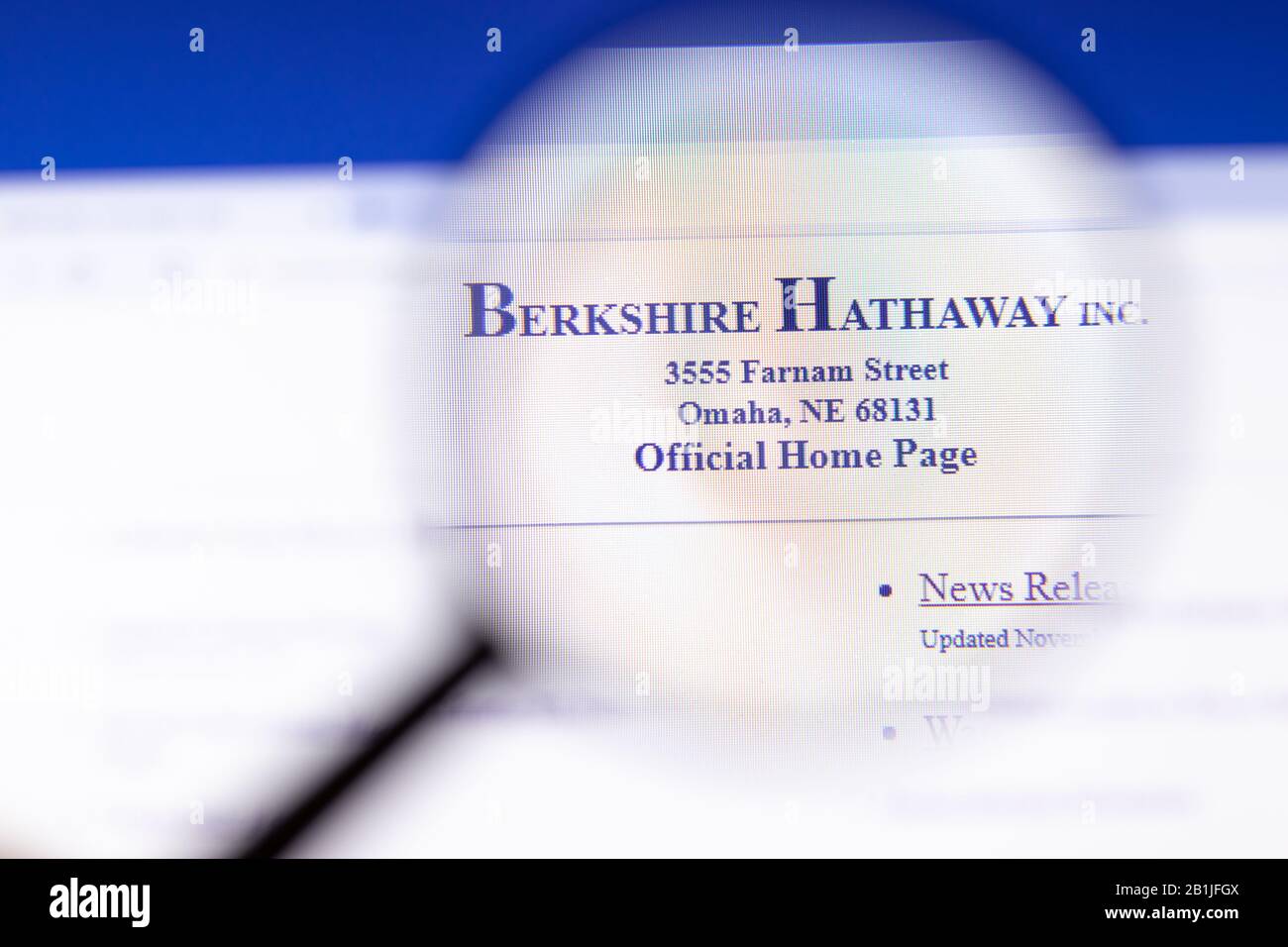 Los Angeles, Kalifornien, USA - 25. Februar 2020: Homepage der Berkshire Hathaway Website - Symbol Das Berkshirehathaway.com Logo wird auf dem Bildschirm angezeigt Stockfoto