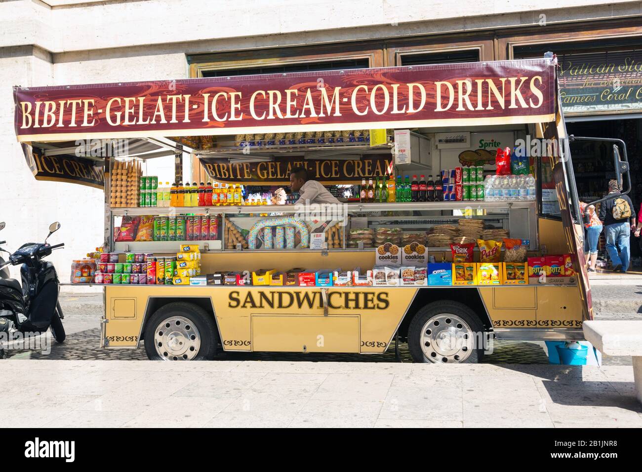 Eis-, Gelati- und Getränkeverkäufer-Lieferwagen in Rom, Italien Stockfoto