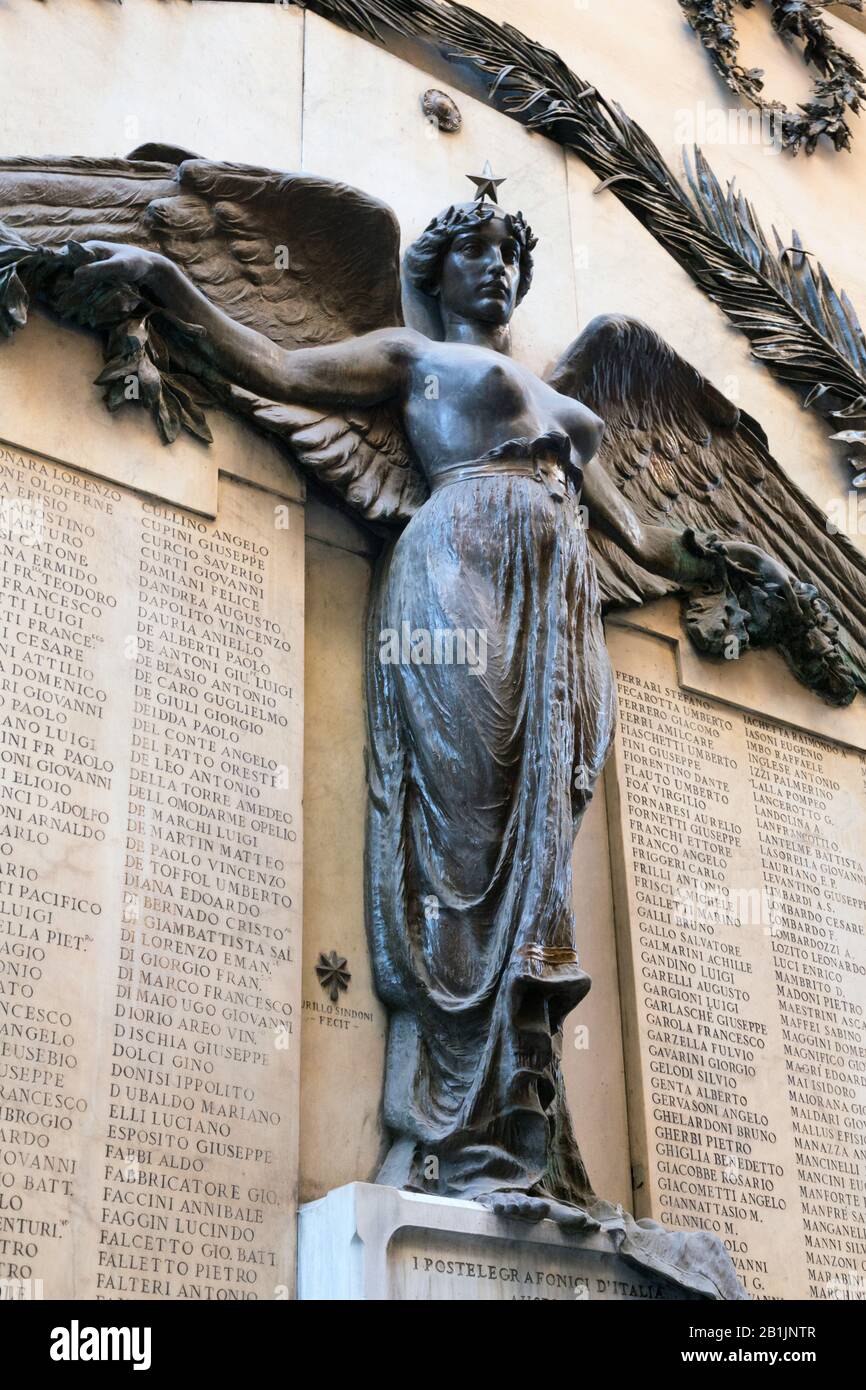 Erstes Denkmal für den ersten Weltkrieg an die italienischen Postarbeiter in Der Via del Seminario, Rom, Italien Stockfoto