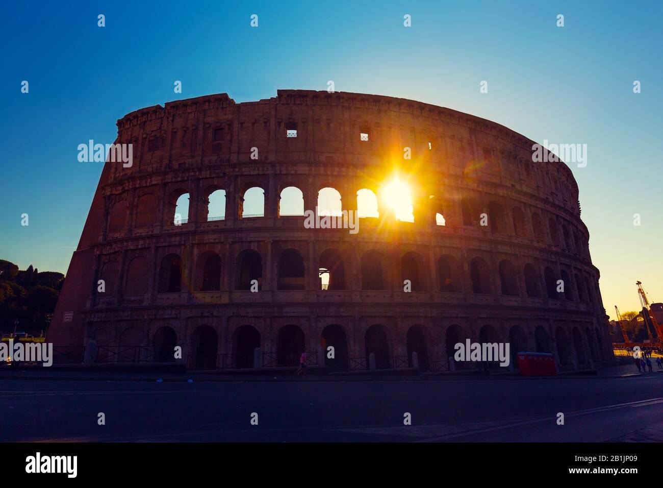 Sonnenuntergang am Kolosseum Exterieur in Rom, Italien Stockfoto