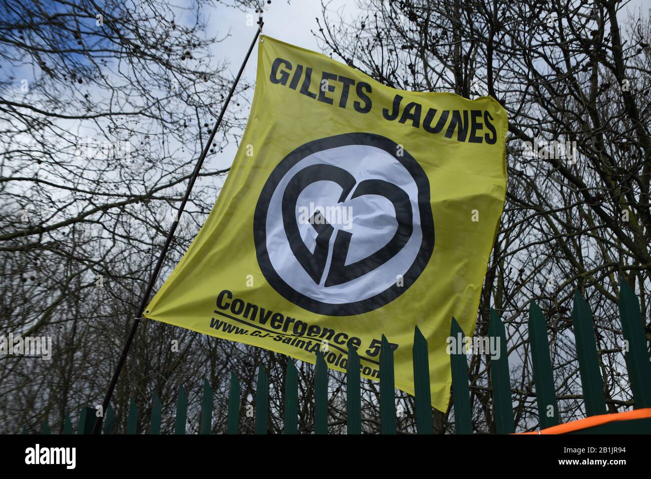 London, Großbritannien. Februar 2020. Aktivisten von Frence, Gemany, Netherland protestor for Freedom of Speech for Global Protest - Free Assage Road Blockade in outside the Woolwich Crowd Court London, Großbritannien. Credit: Picture Capital/Alamy Live News Stockfoto