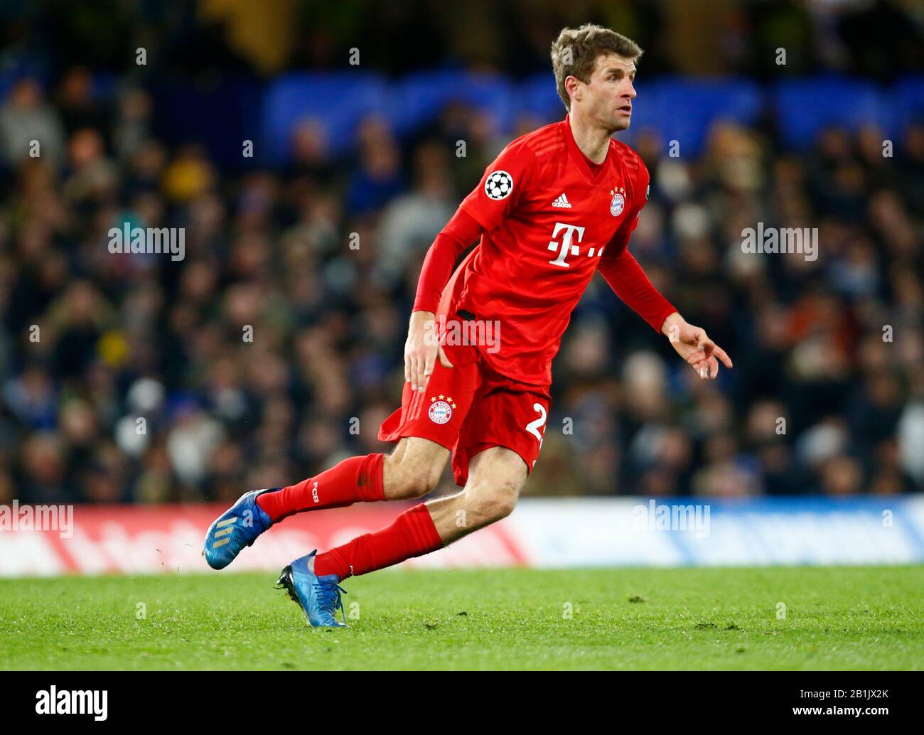 LONDON, GROSSBRITANNIEN. 25. Februar Thomas Muller vom FC Bayern München im Einsatz während der Champions-League-Runde 16 1. Durchgang zwischen Chelsea und Bayer Mun Stockfoto