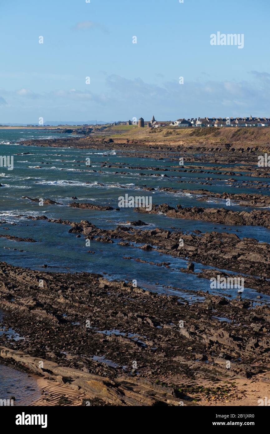 Windmühle St Monans von Pittenweem, Fife, Schottland aus gesehen. Stockfoto