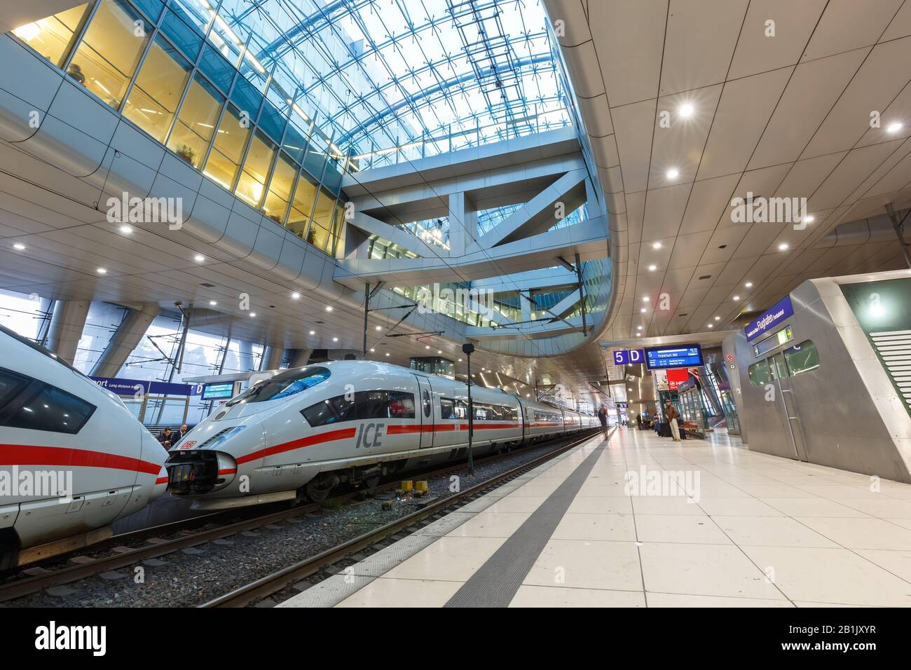 Ice Stuttgart Nach Frankfurt Flughafen Fahrplan www.alamy.de