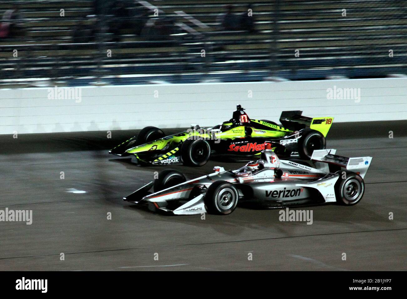 Newton Iowa, 20. Juli 2019: Night Racing, Will Power, #12-Rennen für das Team Penske, auf der Rennstrecke während des Iowa 300 Indycar Race. Stockfoto