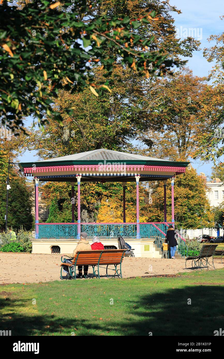 Bandstand in Montpellier Gardens Cheltenham - möglicherweise der älteste Bandstand Großbritanniens Stockfoto