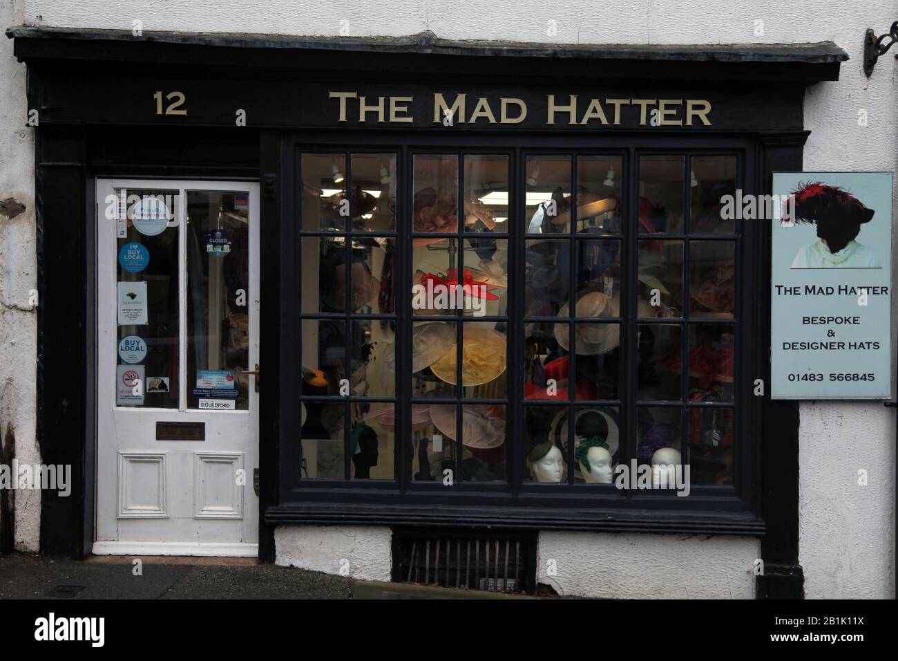 The Mad Hatter hat Shop, Millinery Shop, Castle Street, Guildford, Surrey, Großbritannien, Storefront - 2020 Stockfoto