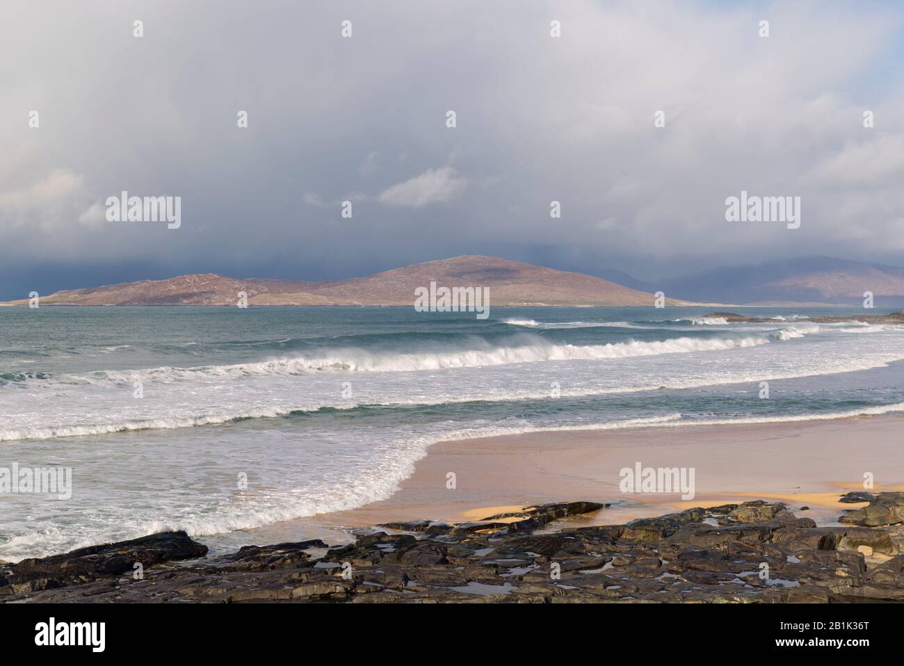 Borve Strand mit Blick auf Taransay Island, Insel Harris Stockfoto