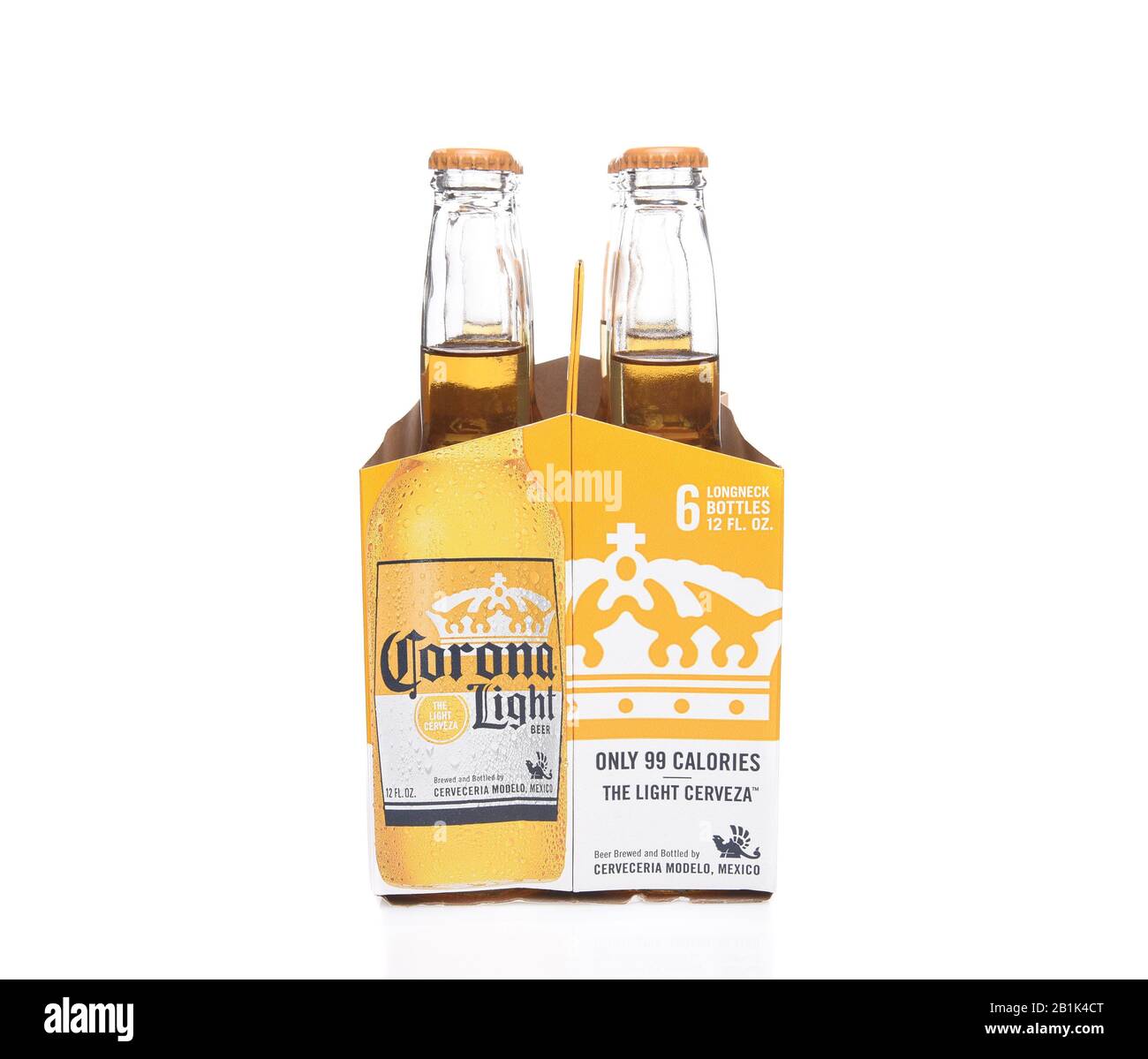 Irvine, KALIFORNIEN - 14. DEZEMBER 2017: 6 Stück Corona-Light-Bierflaschen. Corona ist das beliebteste Importbier in den USA. Stockfoto