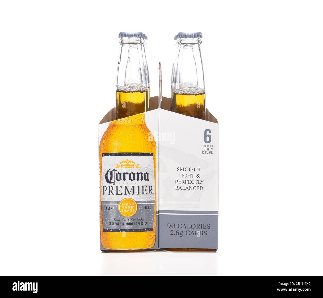 Irvine, KALIFORNIEN - 21. MÄRZ 2018: 6 Stück Corona Premier End View. Corona Premier ist erstklassiges helles Bier mit 2,6 Gramm Karbs und 90 Kalorien. Stockfoto