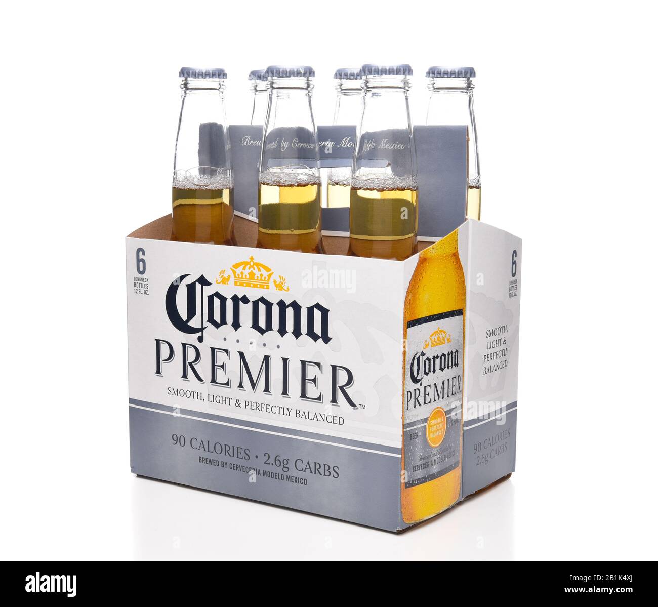 Irvine, KALIFORNIEN - 21. MÄRZ 2018: 6 Stück Corona Premier Side End View. Corona Premier ist erstklassiges helles Bier mit 2,6 Gramm Karbs und 90 Kalor Stockfoto