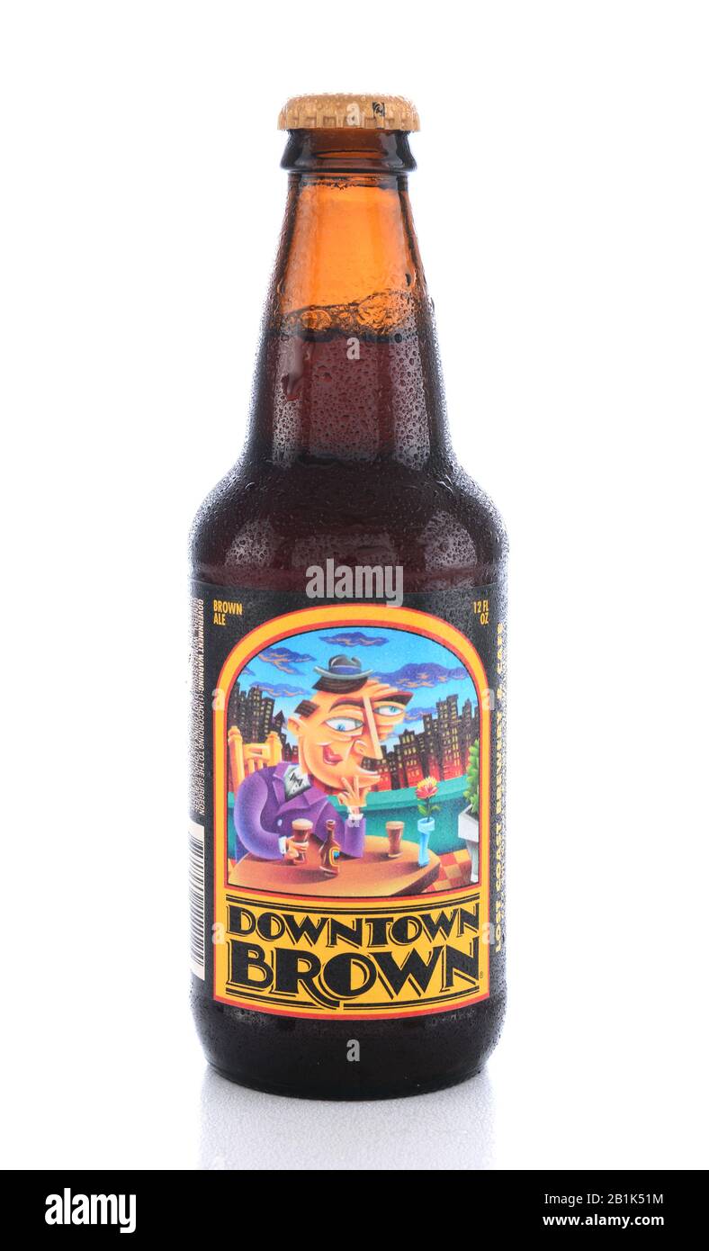 Irvine, CA - 14. JUNI 2015: Eine Flasche Downtown Brown Ale. From Lost Coast Brewery, gegründet in Eureka, CA von Barbara Groom und Wendy Pound in Stockfoto