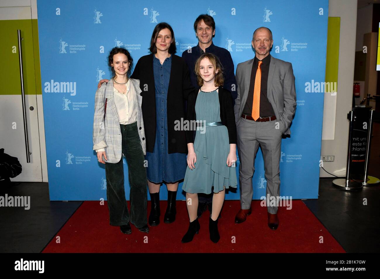 Jana McKinnon, Sandra Wollner, Dominik Warta, Lena Watson und Simon