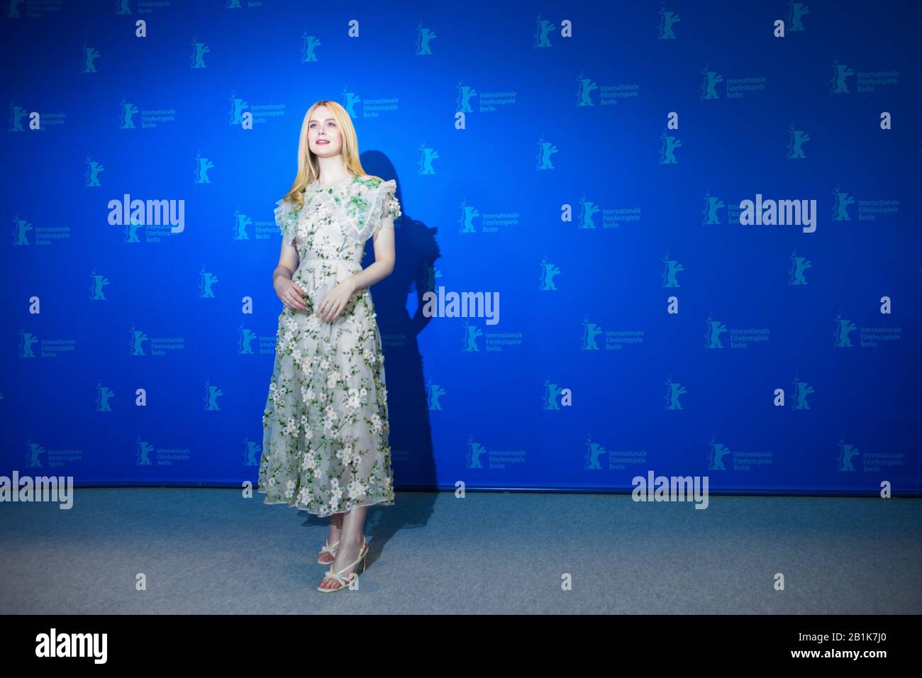 Berlin Deutschland Februar 2020 70 Berlinale Photocall Wettbewerb Die Strassen Nicht Genommen Schauspielerin Elle Fanning Das Internationale Filmfestival Findet Vom 20 02 Bis 01 03 2020 Statt Credit Gregor Fischer Dpa Alamy Live News