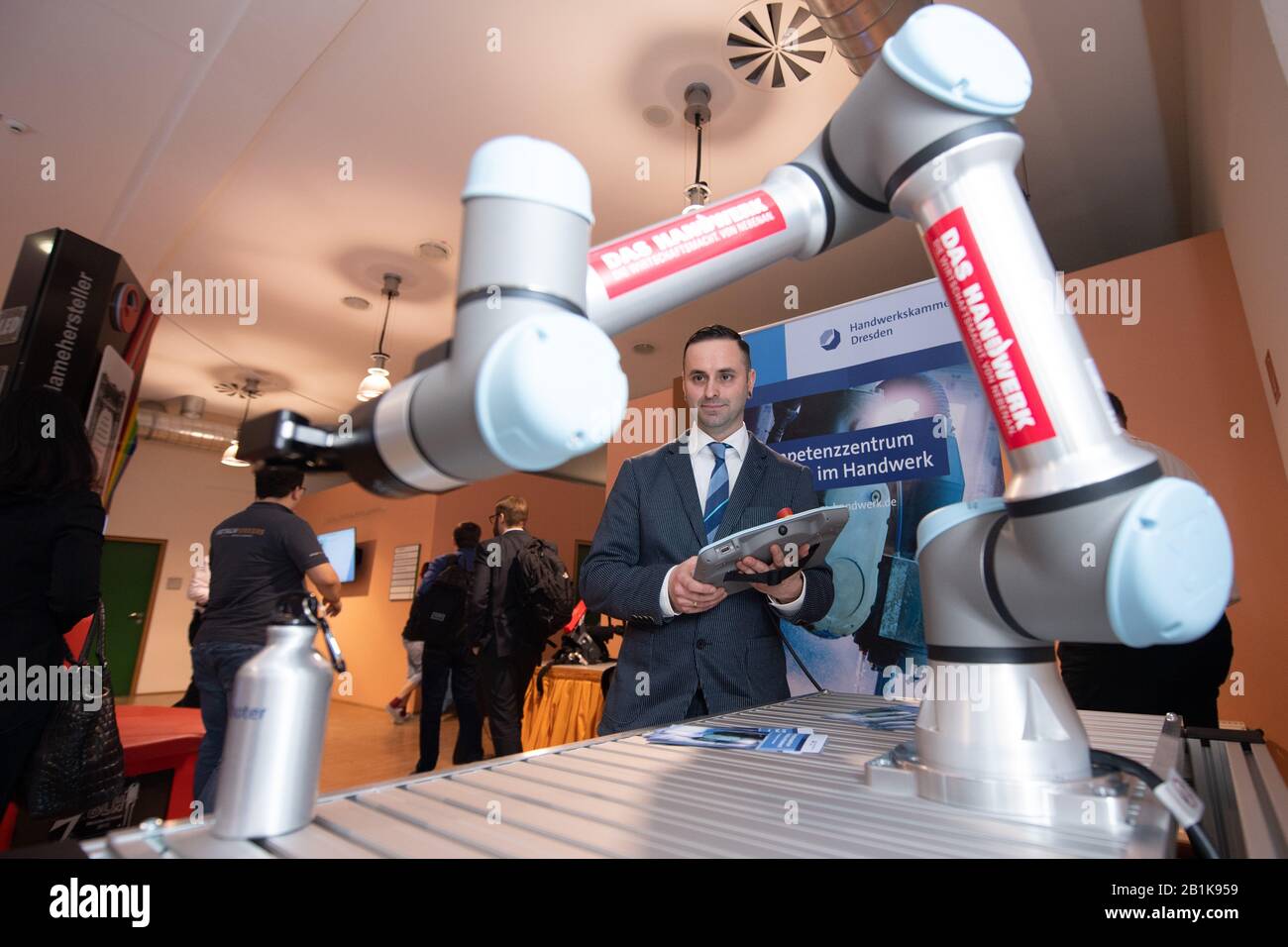 Kollaborative Robotik Stockfotos und -bilder Kaufen - Alamy