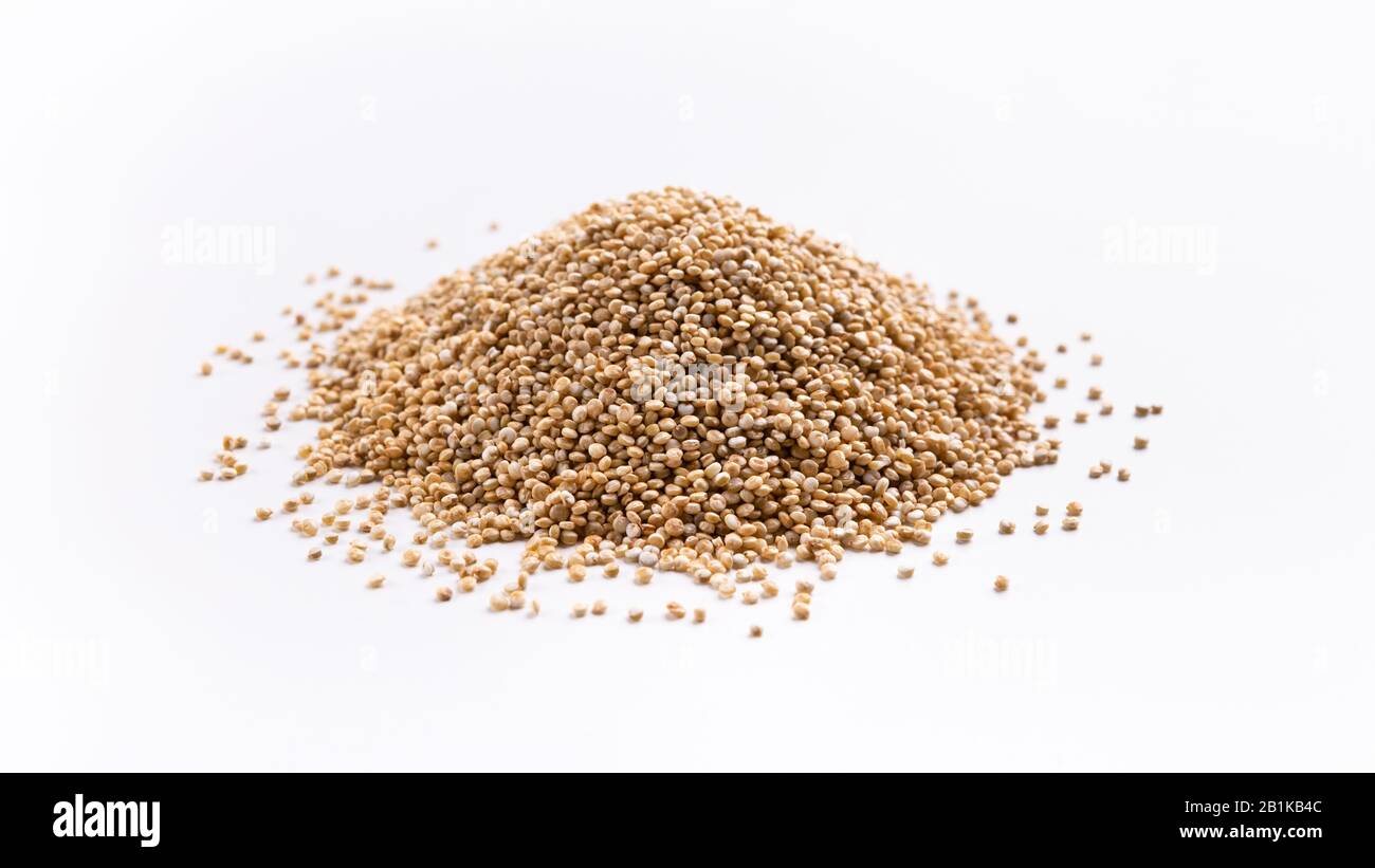 Die Ablehnung von Gluten ist Quinoa auf weißem Hintergrund Stockfoto