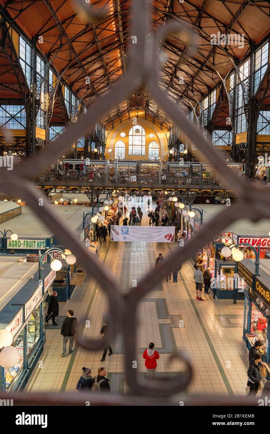 Inneneinrichtung der Großen Markthalle von Budapest Stockfoto