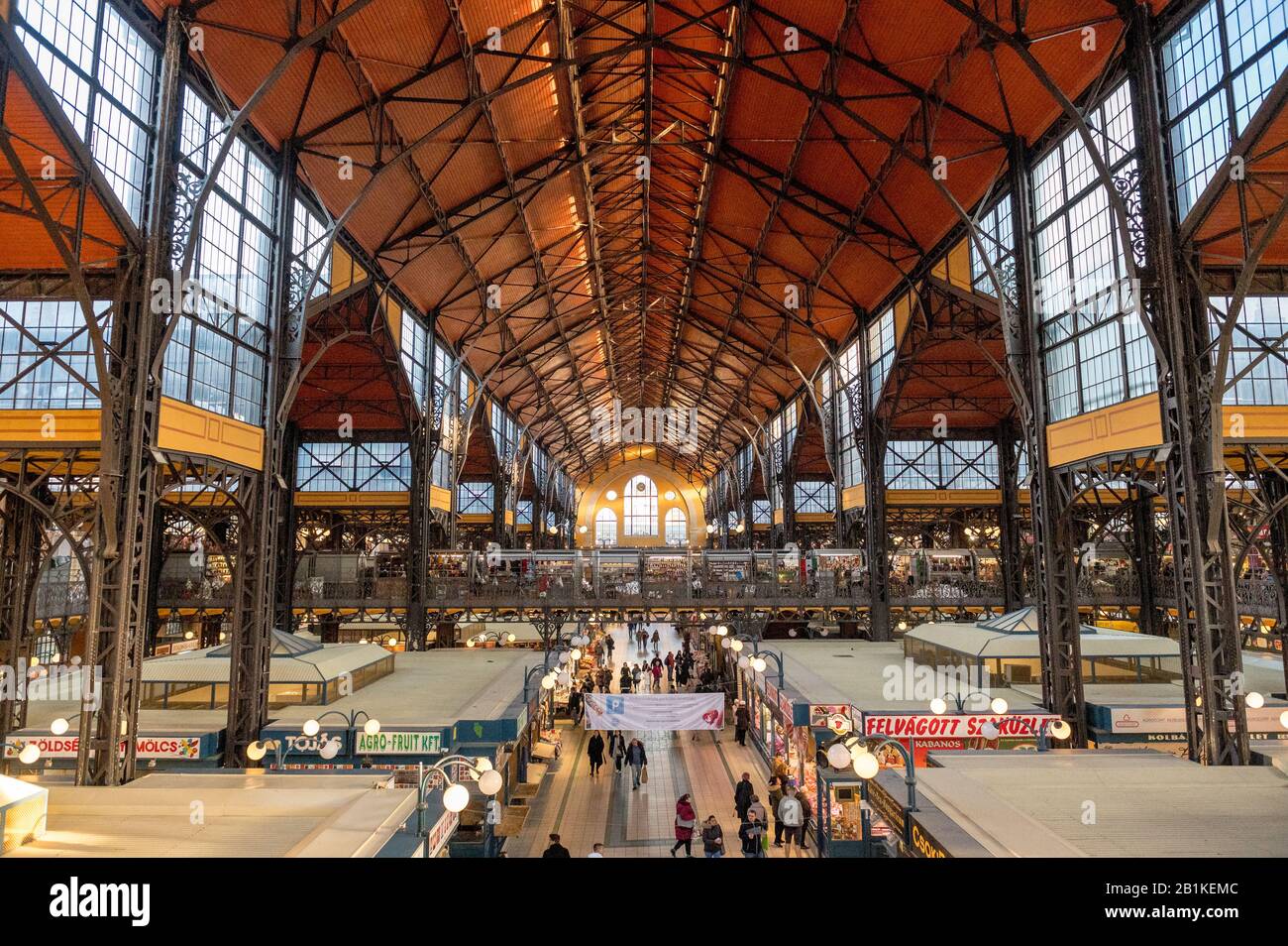 Inneneinrichtung der Großen Markthalle von Budapest Stockfoto