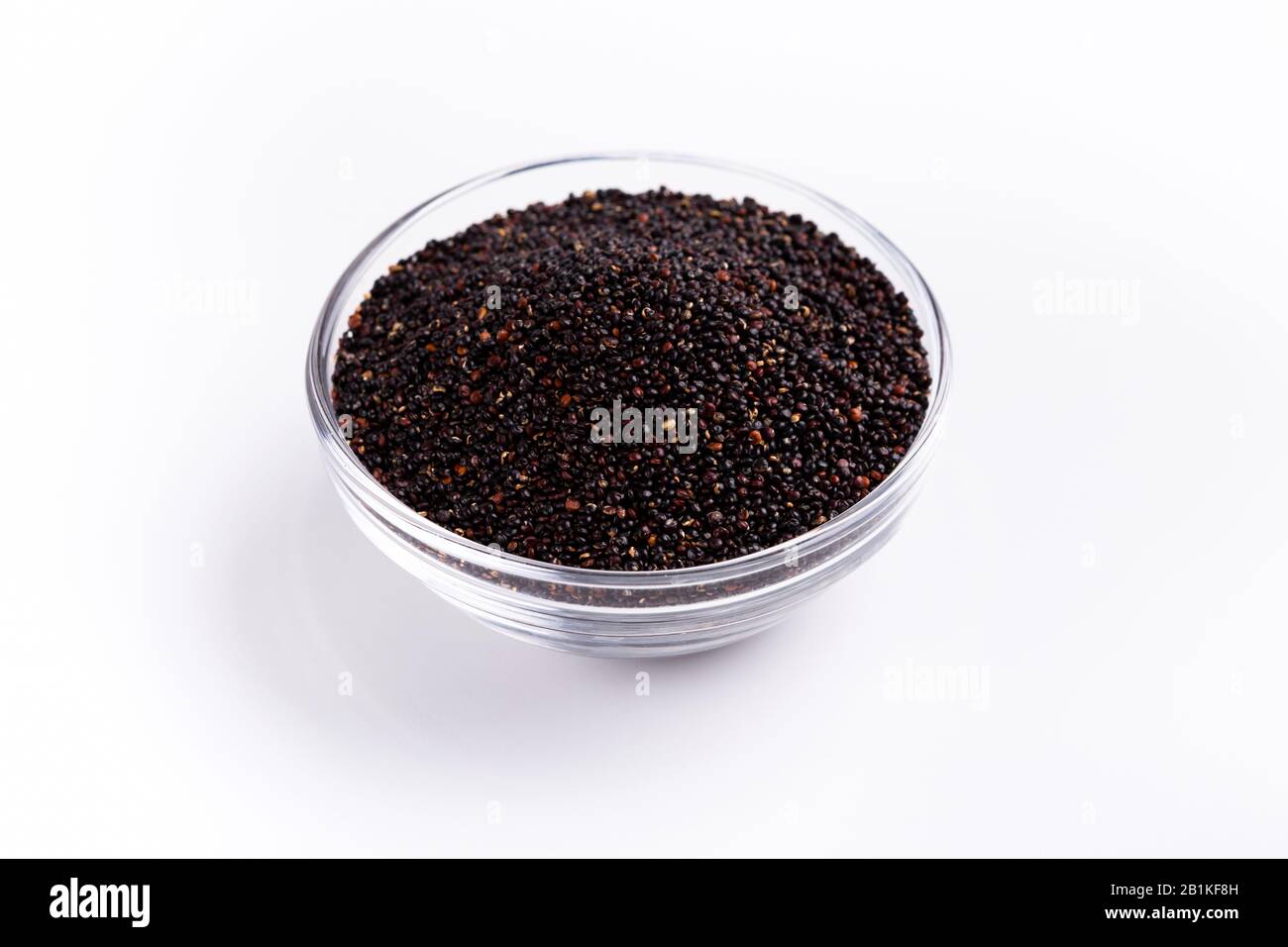Pflanzliches Protein. Schwarze Quinoa In Glaskassen Stockfoto