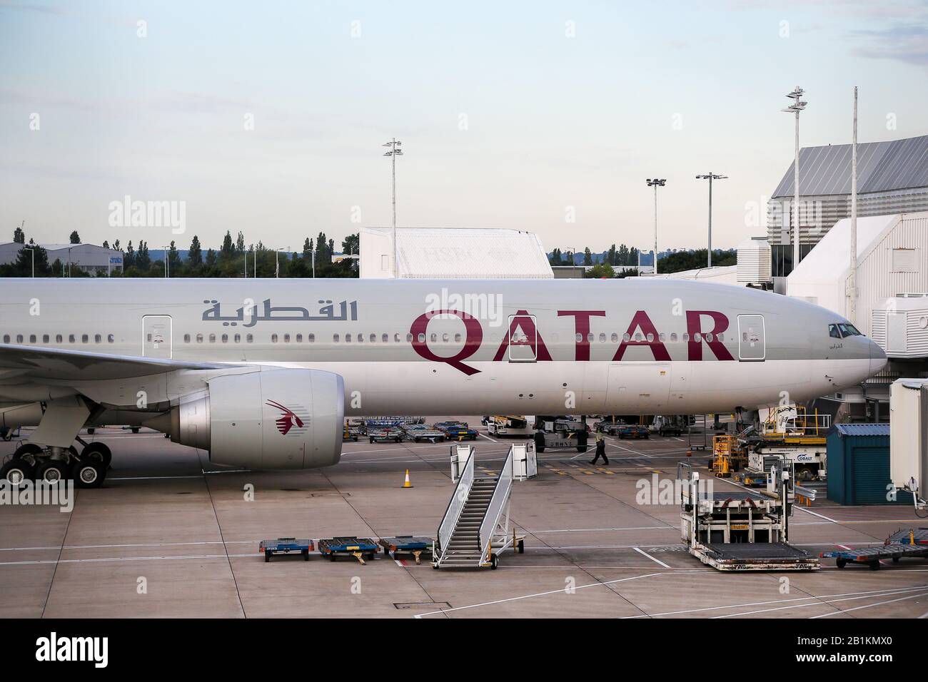 Eine Qatar Airways am Flughafen London-Heathrow. Stockfoto