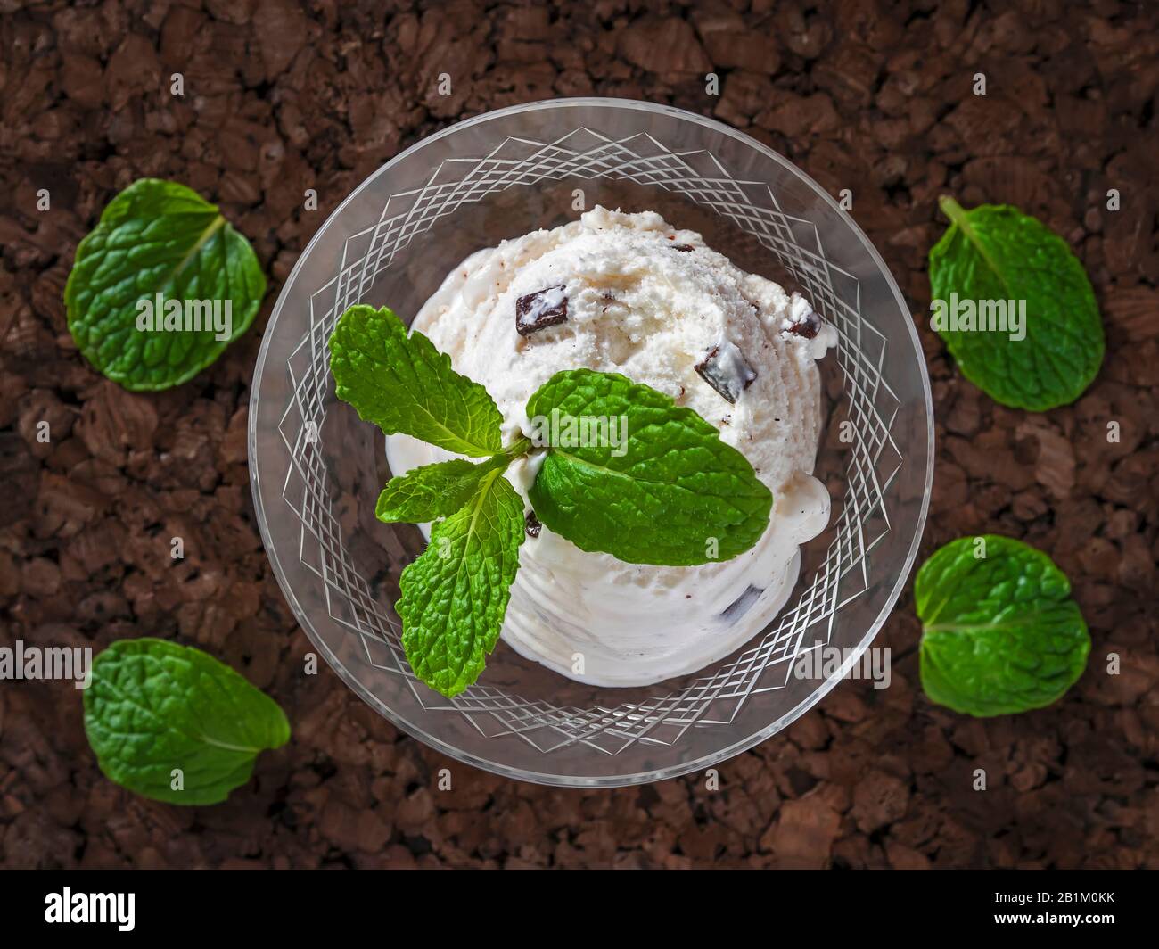 Minze Schokoladenchip Eiscreme Overhead-Ansicht Stockfoto