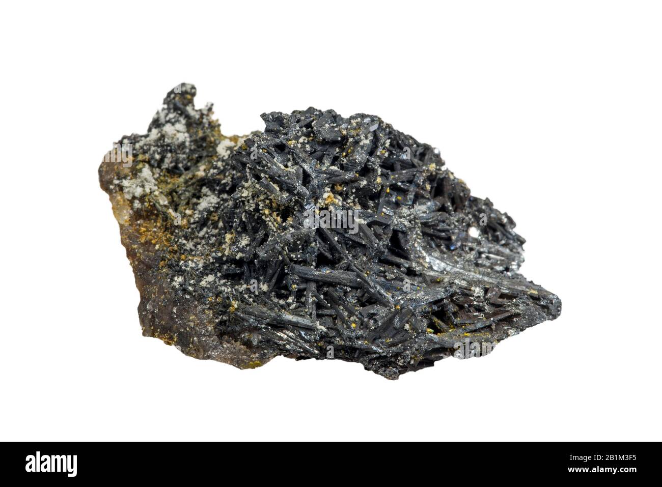 Stibnit/Antimonit, Sulfid-Mineral, vor weißem Hintergrund in Pereta, Grosseto, Italien gefunden Stockfoto
