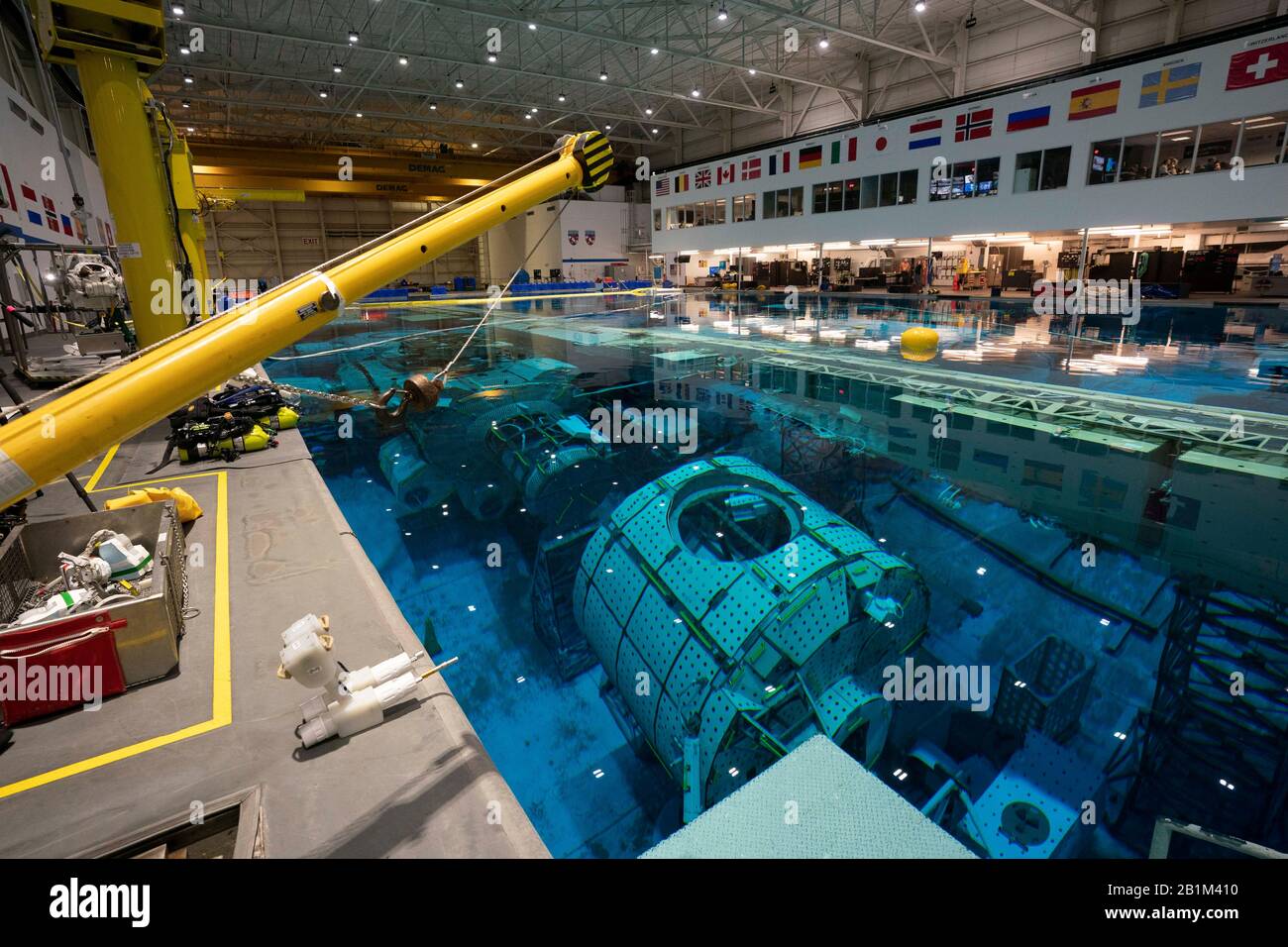 Eine Vollformataufnahme der Internationalen Raumstation (ISS) unter Wasser im 6,2 Millionen Liter großen Neutral Buoyancy Lab (NBL) der NASA in Houston. Stockfoto