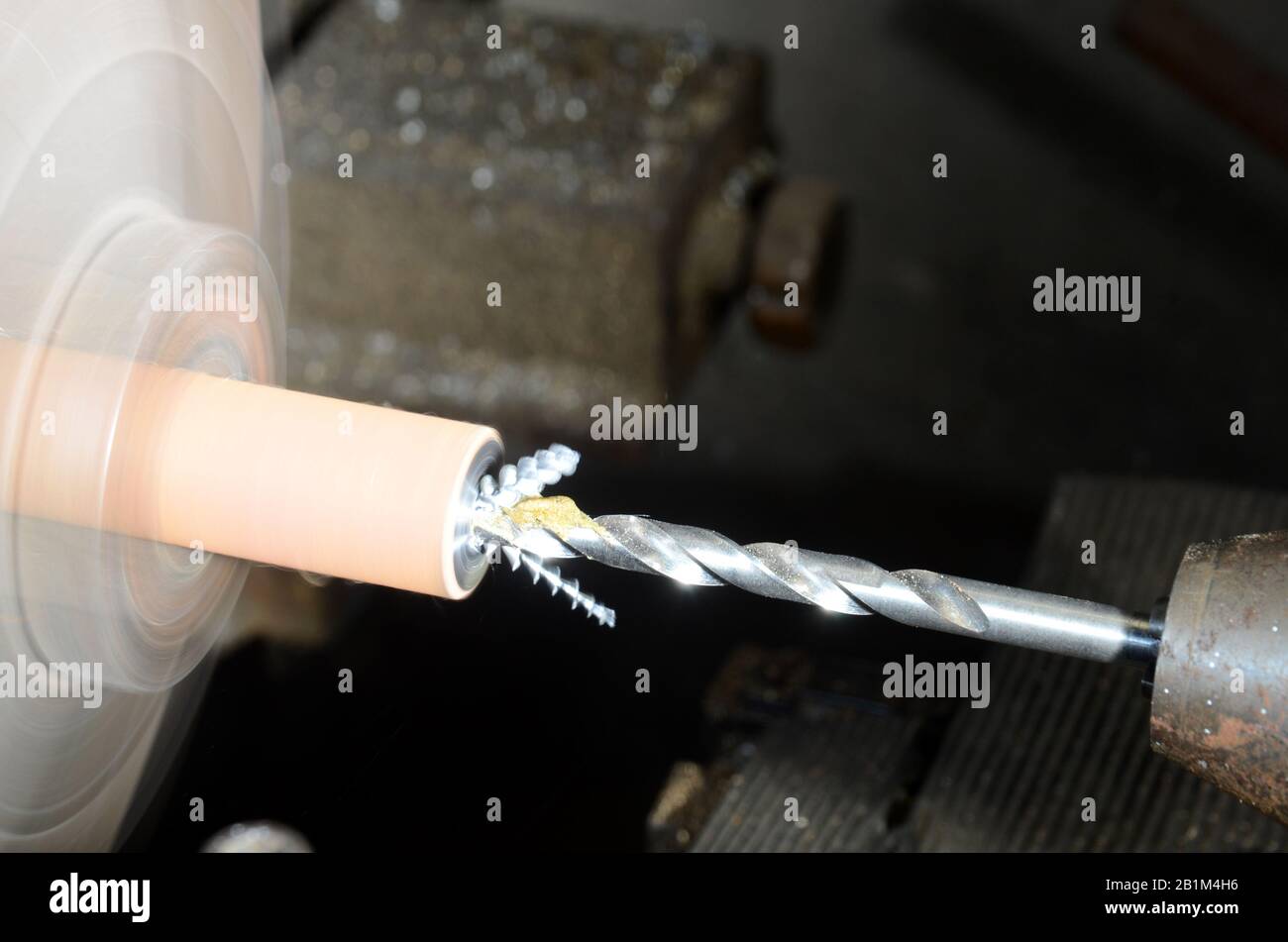 Drehbohrer zum Herstellen einer Bohrung in einem Werkstück in einer Drehmaschine. Stockfoto