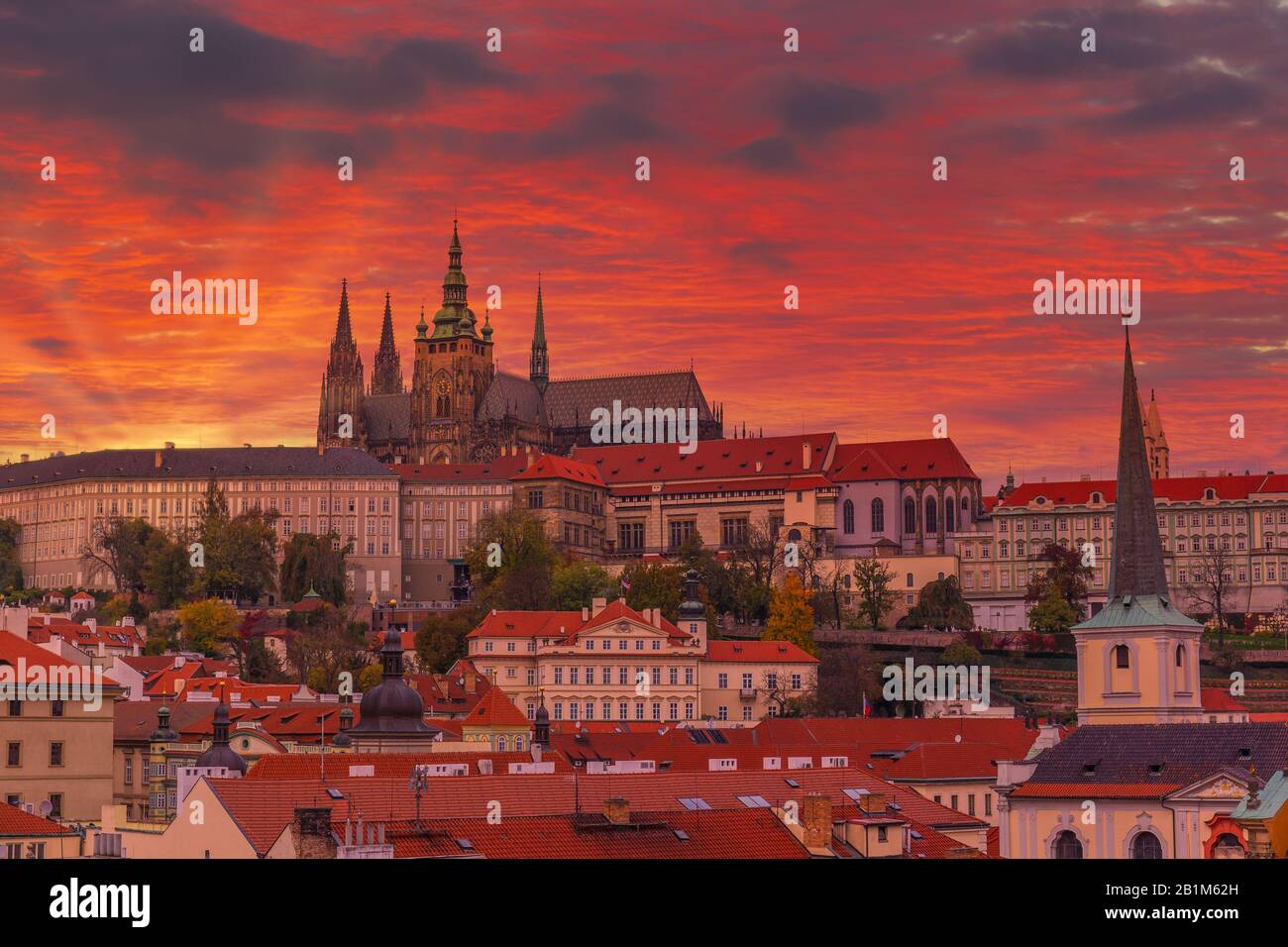 Prager Burg Hradcin bei Sonnenuntergang - Tschechien Stockfoto