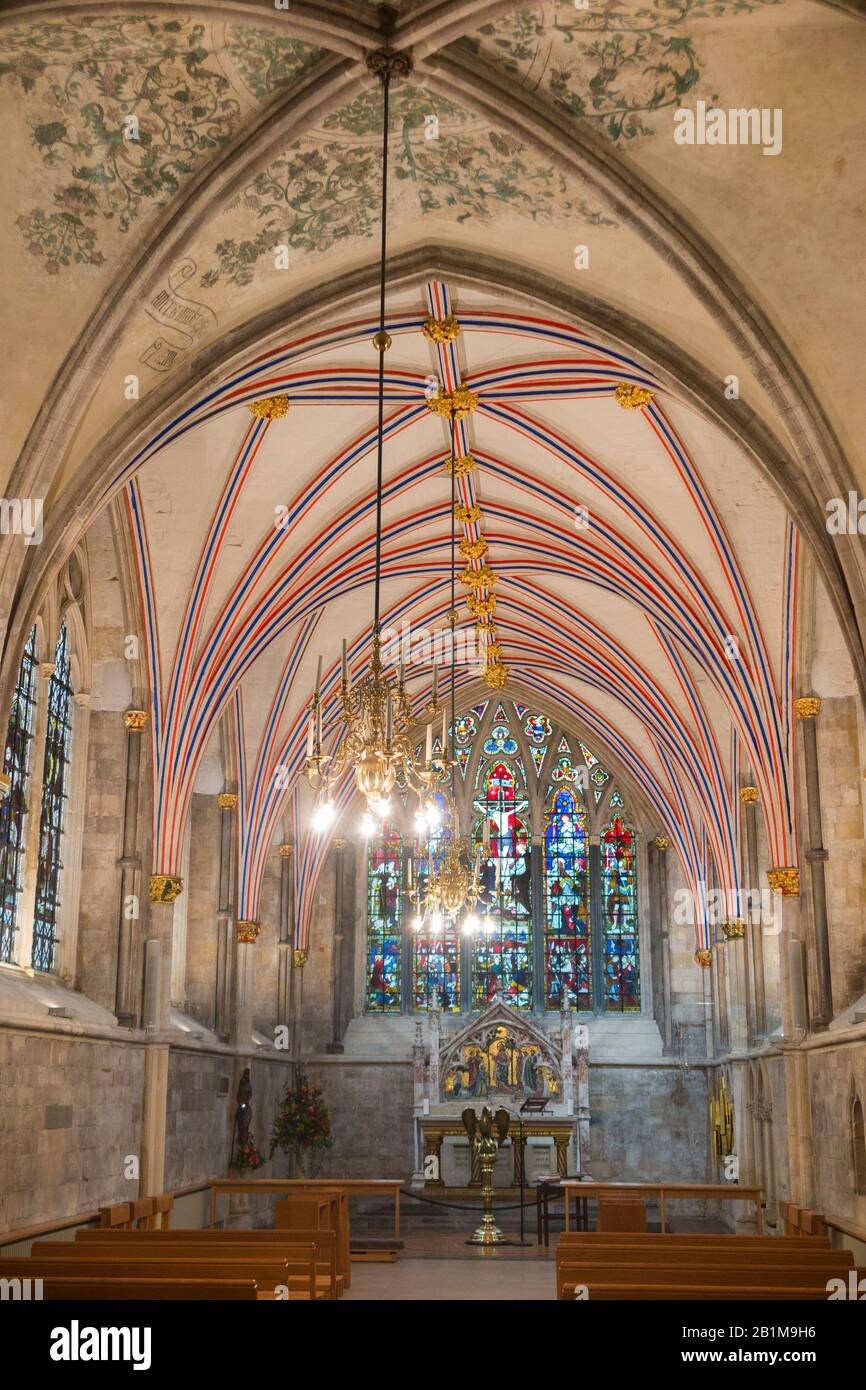 Inneneinrichtung in der Damenkapelle an der Chichester Kathedrale. Die Kapelle - von fünf Buchten - ist gewölbt, von denen drei das frühste Beispiel für ein Vaultieren im Dom sind. GROSSBRITANNIEN (114) Stockfoto