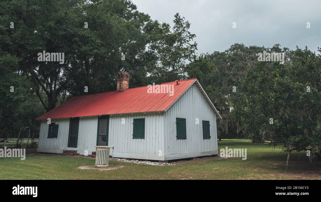 Brunswick, GEORGIA - 18. September 2019: Hofwyl Broadfield Plantation Historic Site. Eine Sklaven betreiben Reisplantage der 1800er Jahre. Erhaltene Slave Quartiere. Stockfoto