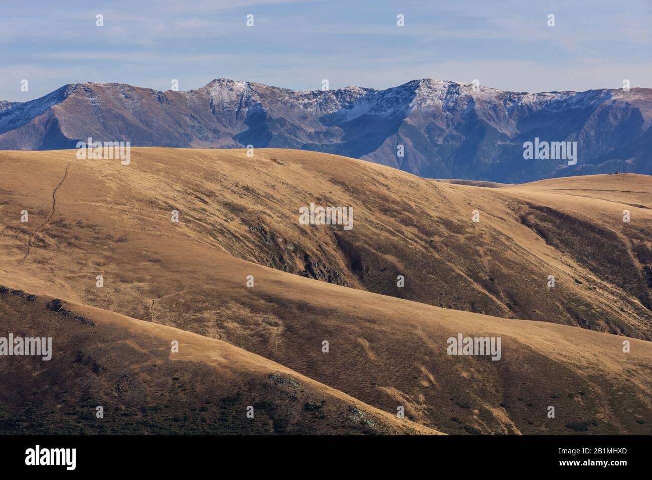 Berglandschaft im Fagaras-Gebirge, Rumänien. Im Hintergrund Iezer Berge Stockfoto